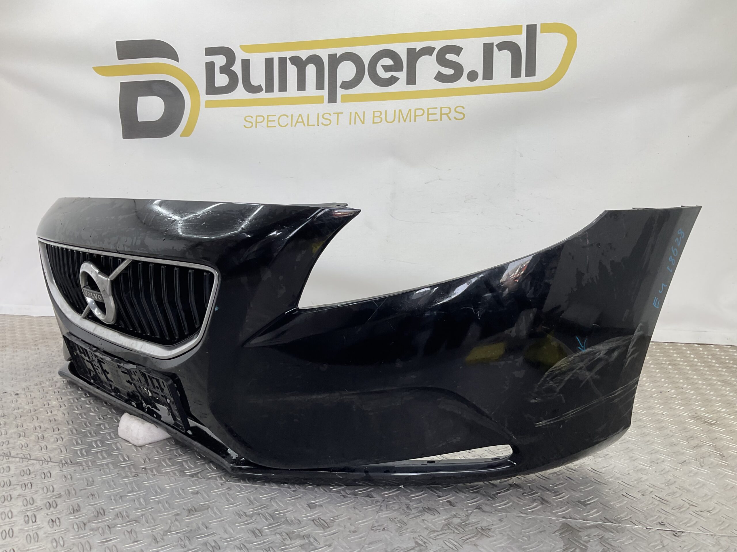 Bumper Volvo V40 Normaal 12- kls pdc 31283732 Grill Voorbumper E4-18628