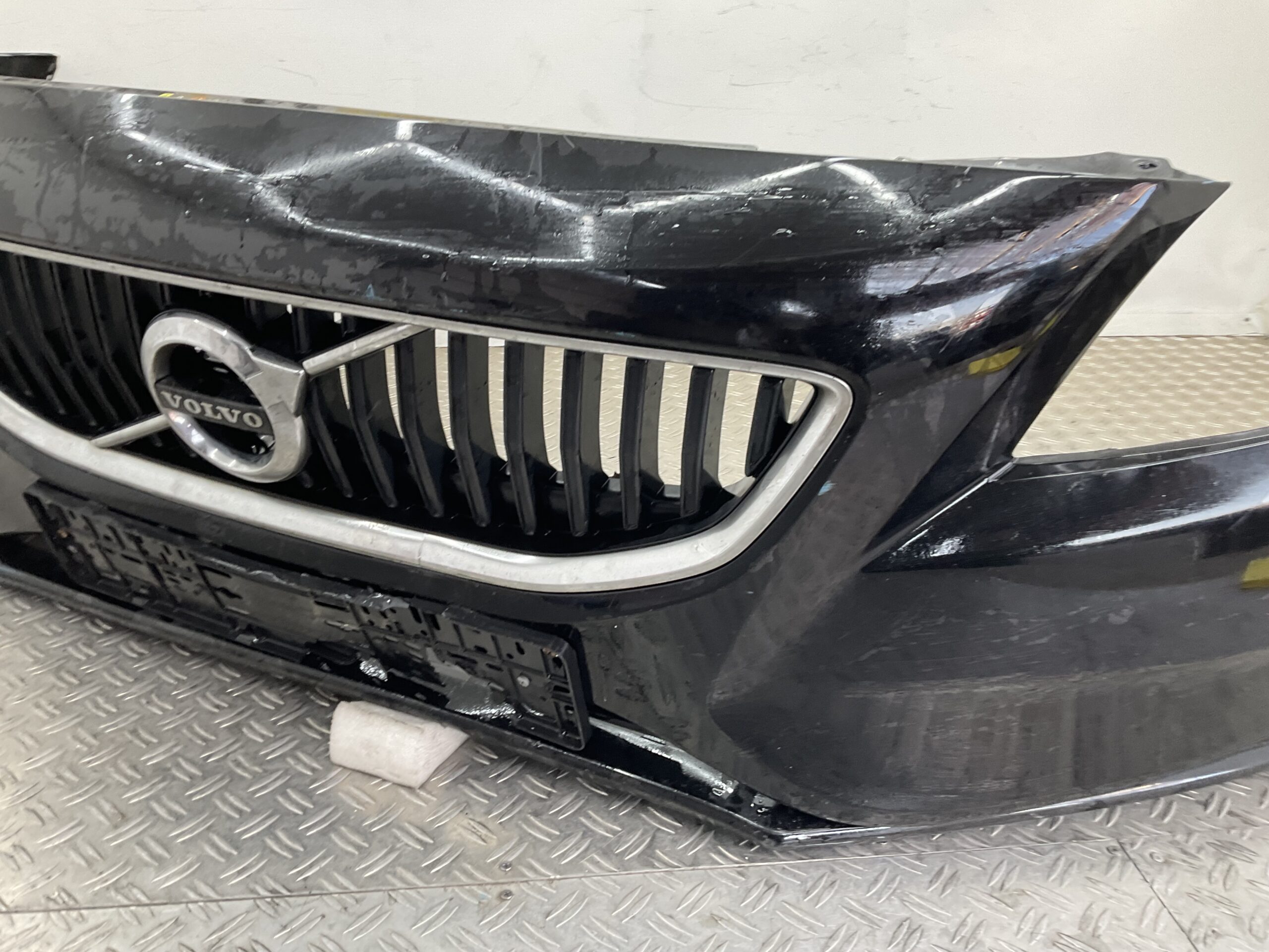 Bumper Volvo V40 Normaal 12- kls pdc 31283732 Grill Voorbumper E4-18628