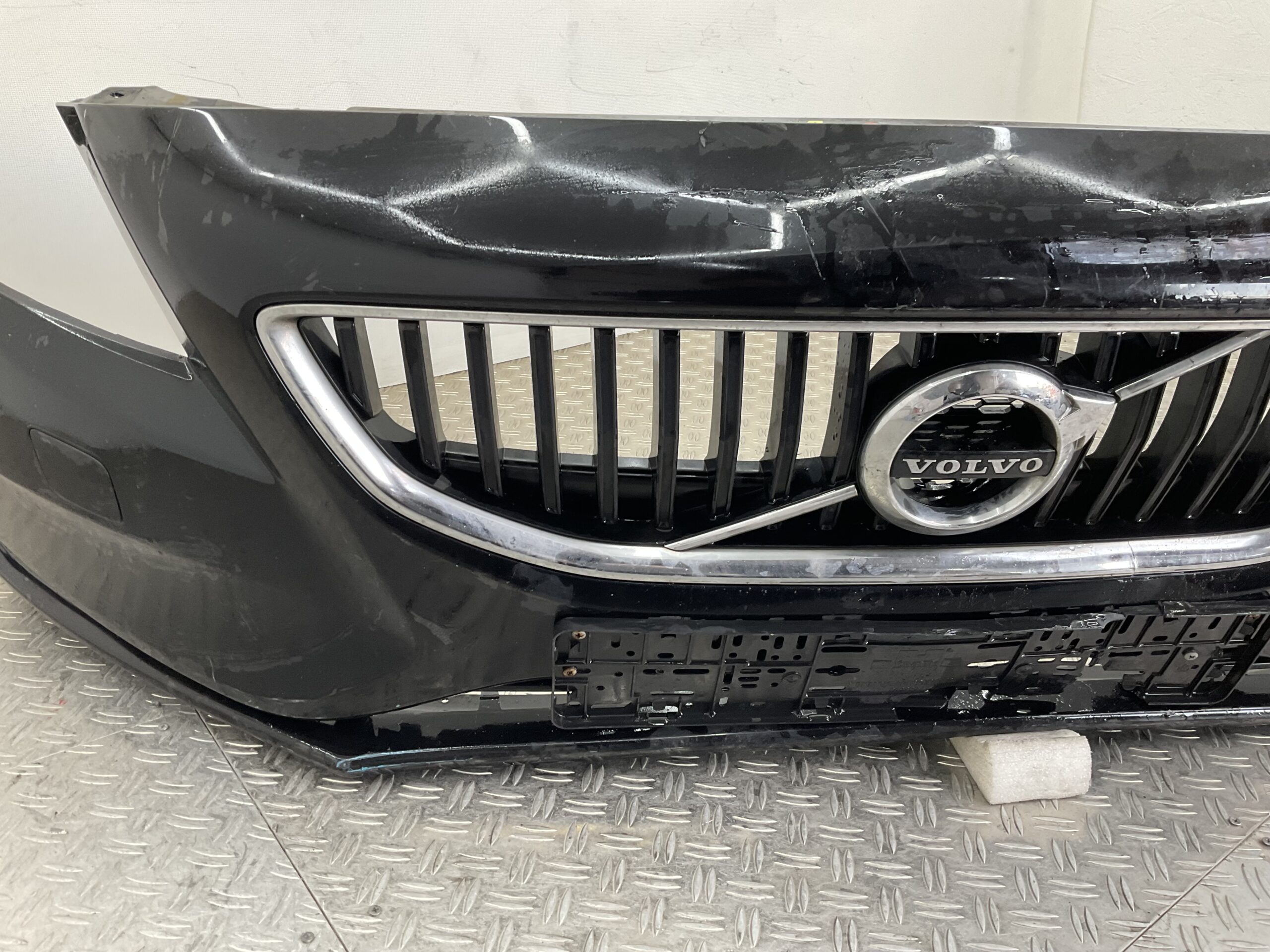 Bumper Volvo V40 Normaal 12- kls pdc 31283732 Grill Voorbumper E4-18628