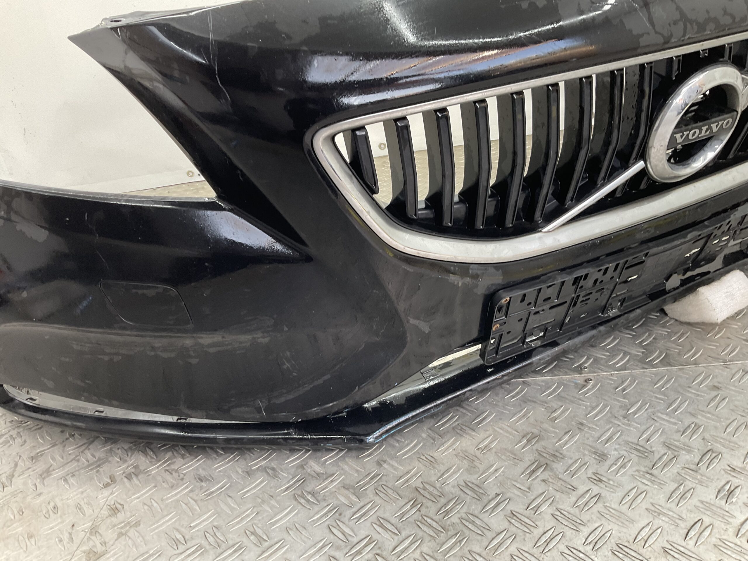 Bumper Volvo V40 Normaal 12- kls pdc 31283732 Grill Voorbumper E4-18628