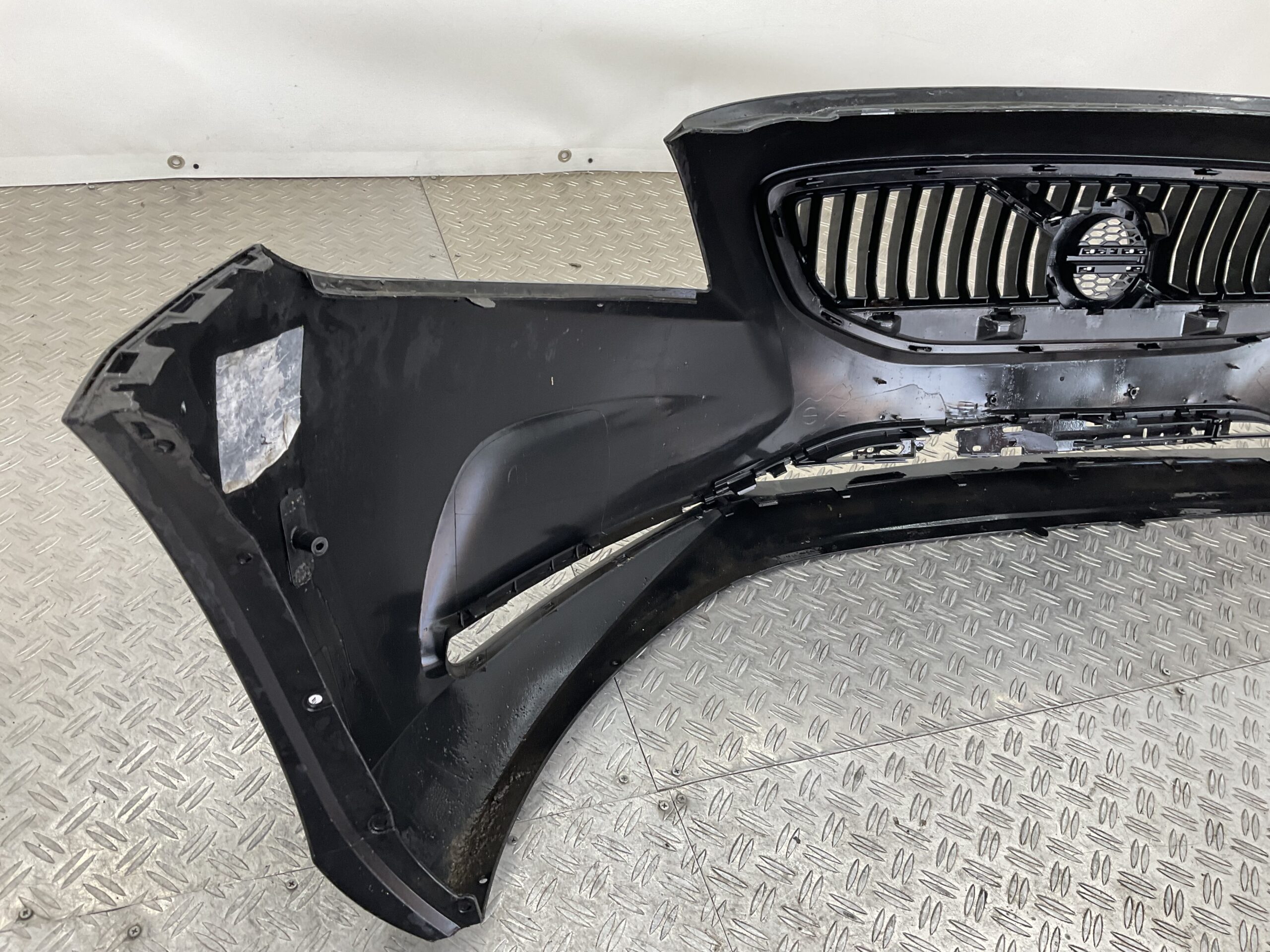 Bumper Volvo V40 Normaal 12- kls pdc 31283732 Grill Voorbumper E4-18628