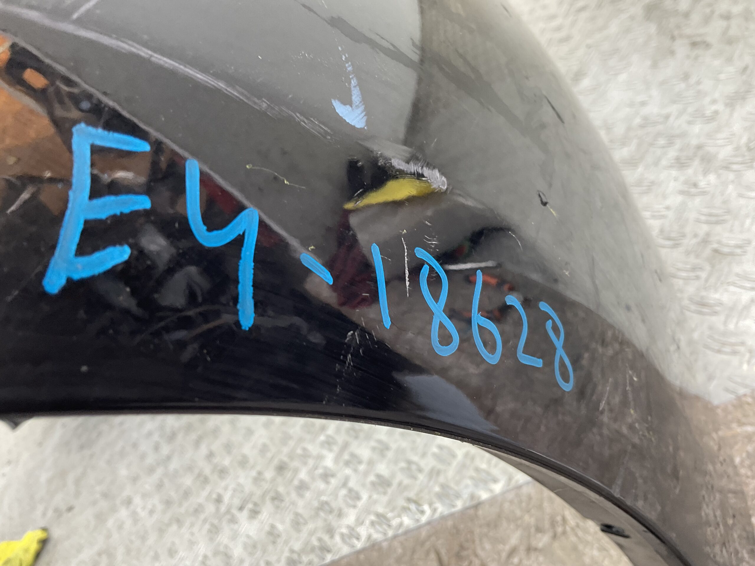 Bumper Volvo V40 Normaal 12- kls pdc 31283732 Grill Voorbumper E4-18628