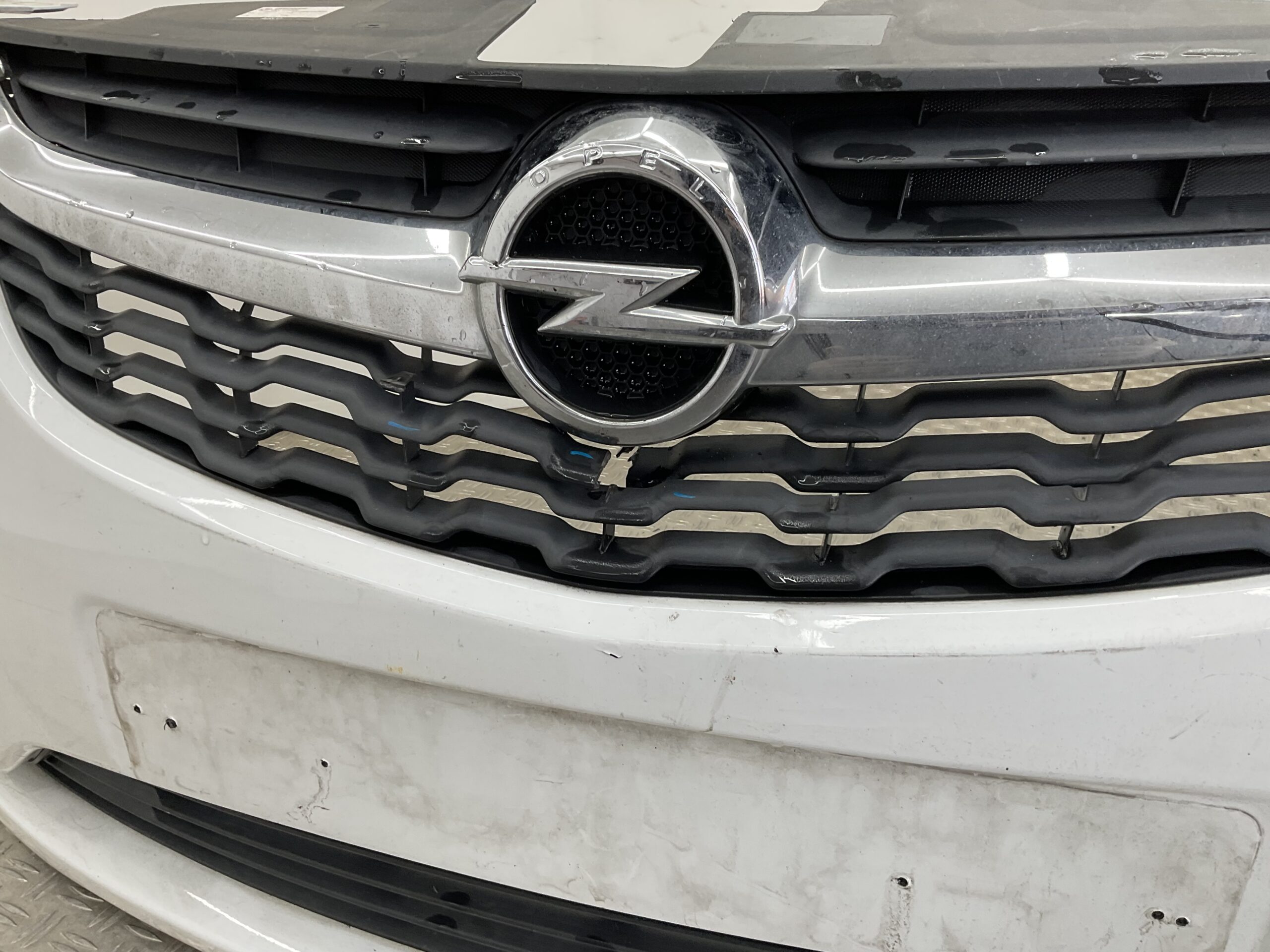 Bumper Opel Karl 14-24 94514484 Voorbumper i9-18635