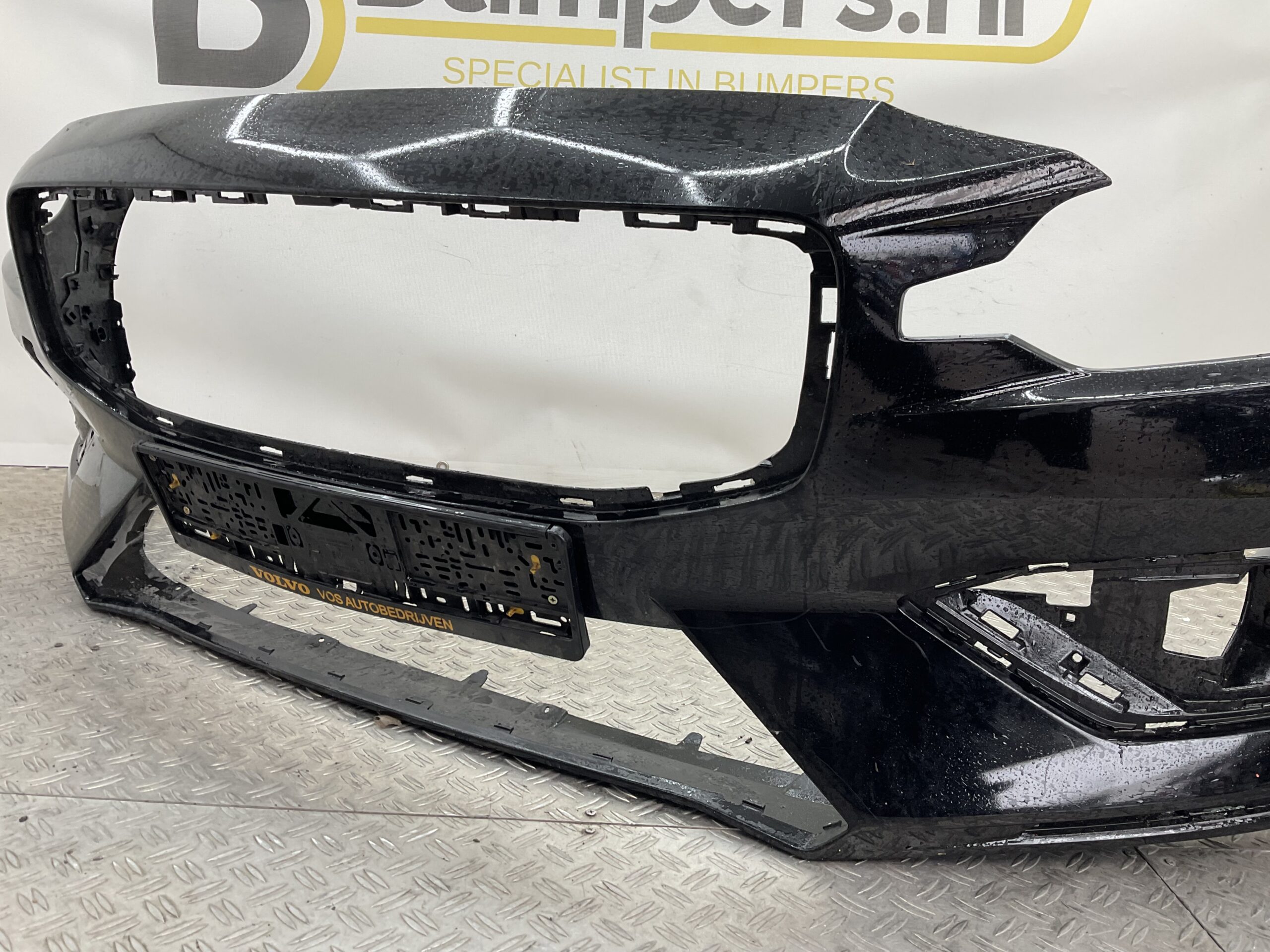Bumper Volvo S60 V60 2018-2022 31690589 Voorbumper E5-18772