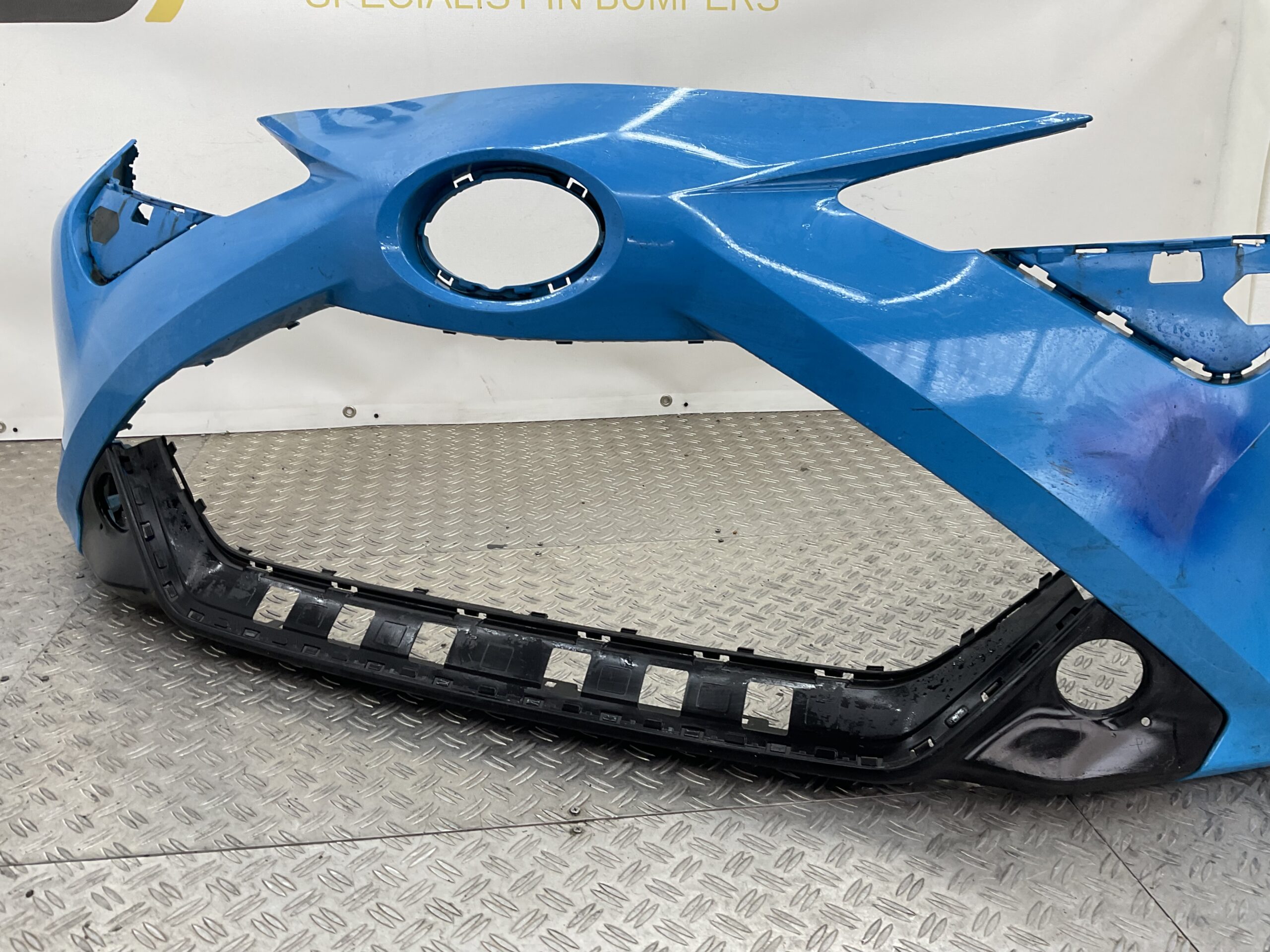 Bumper Toyota Aygo Facelift 17-21 52119-0H180 Voorbumper D8-18774