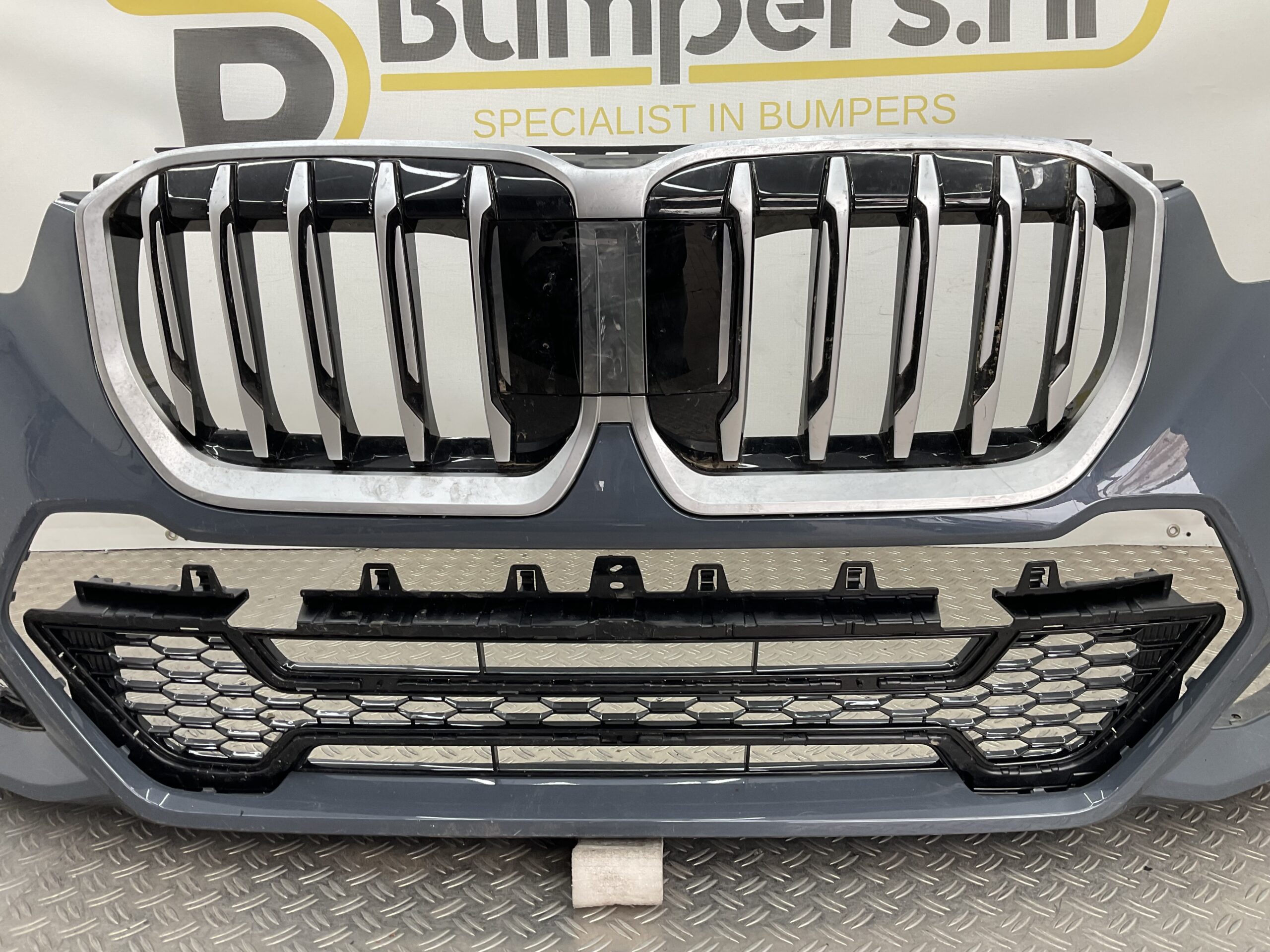 Bumper BMW X1 U11 M Sport 22- MPakket 51119881907 Voorbumper K5-18074