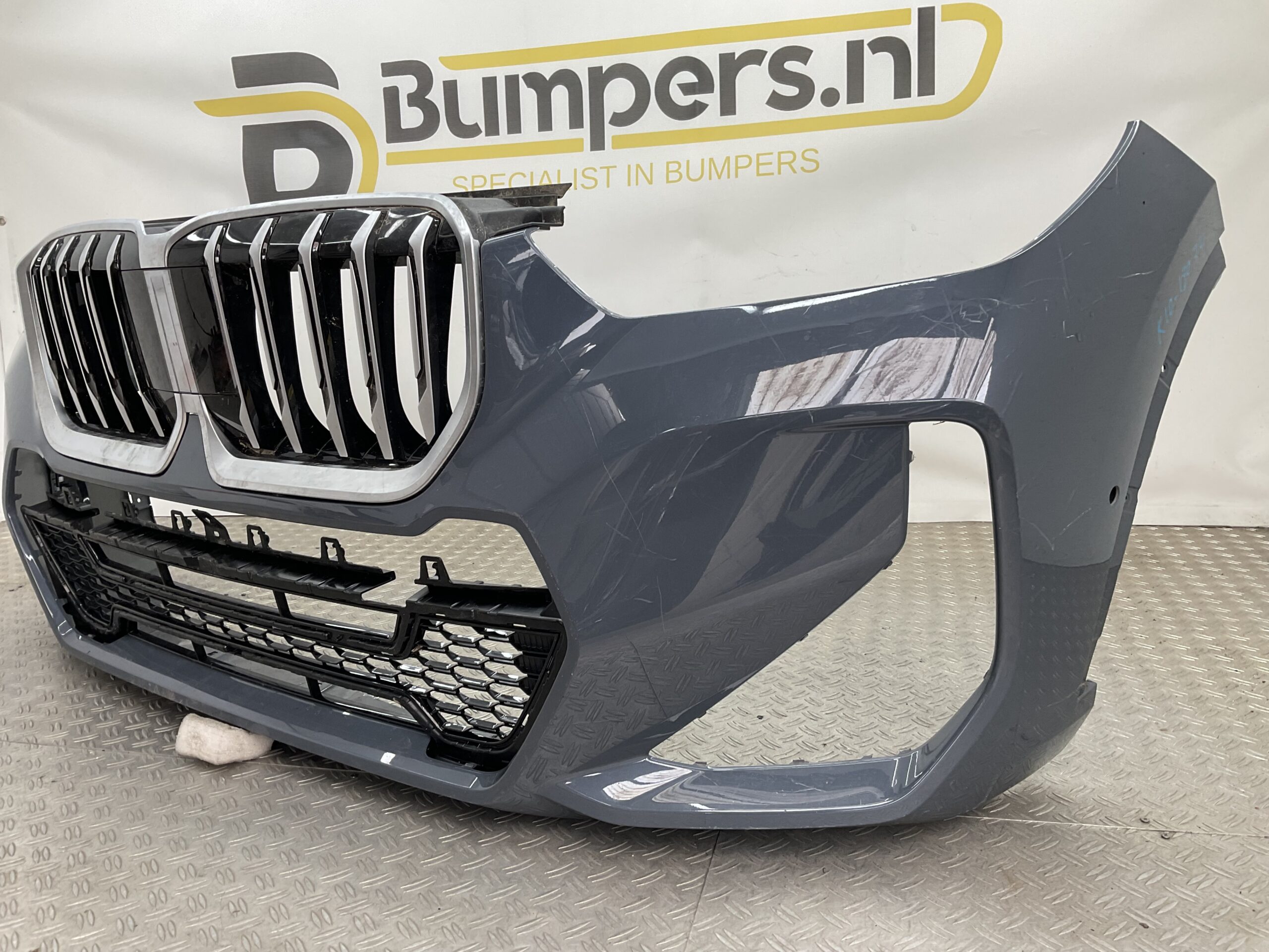 Bumper BMW X1 U11 M Sport 22- MPakket 51119881907 Voorbumper K5-18074