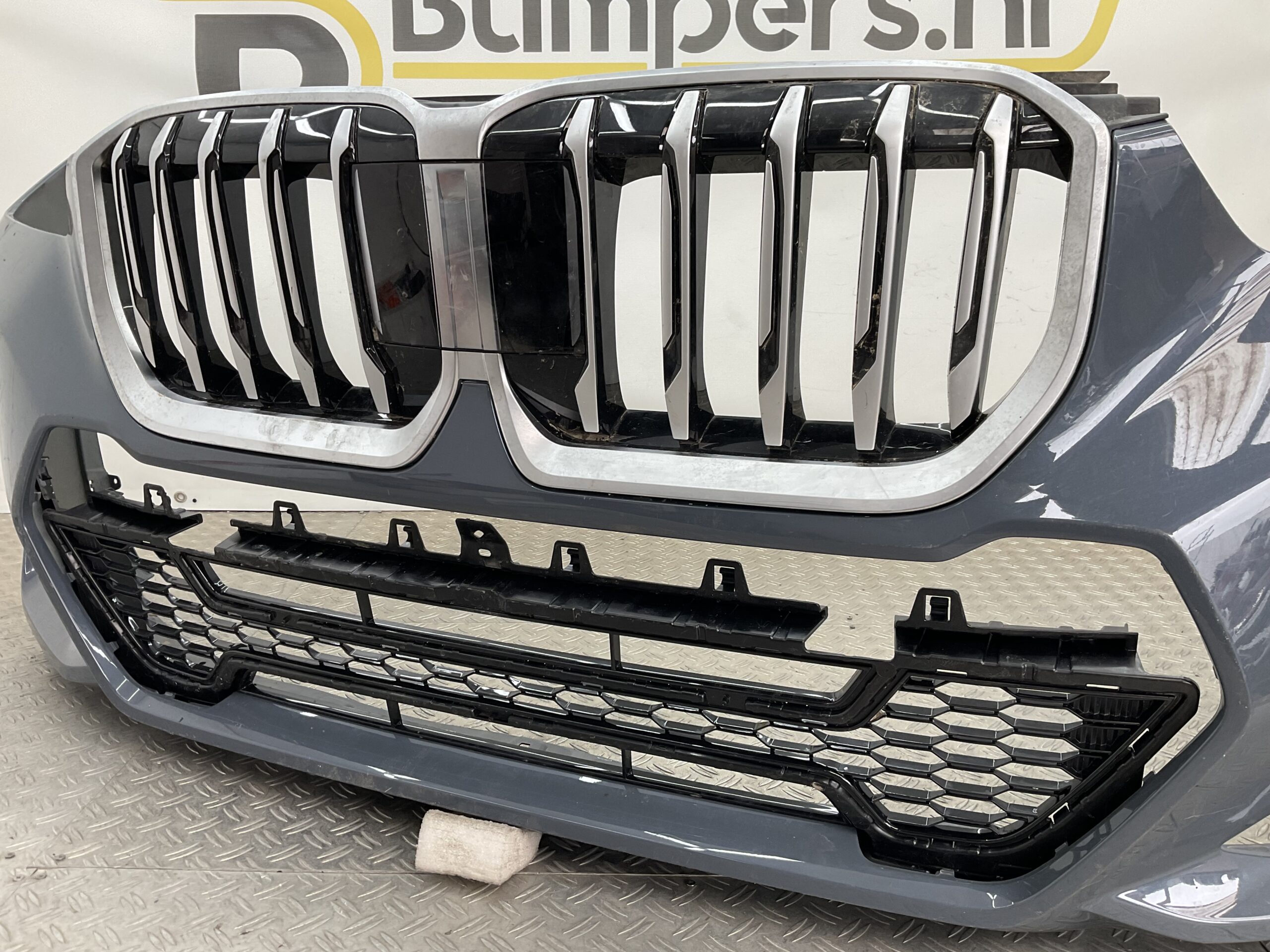 Bumper BMW X1 U11 M Sport 22- MPakket 51119881907 Voorbumper K5-18074