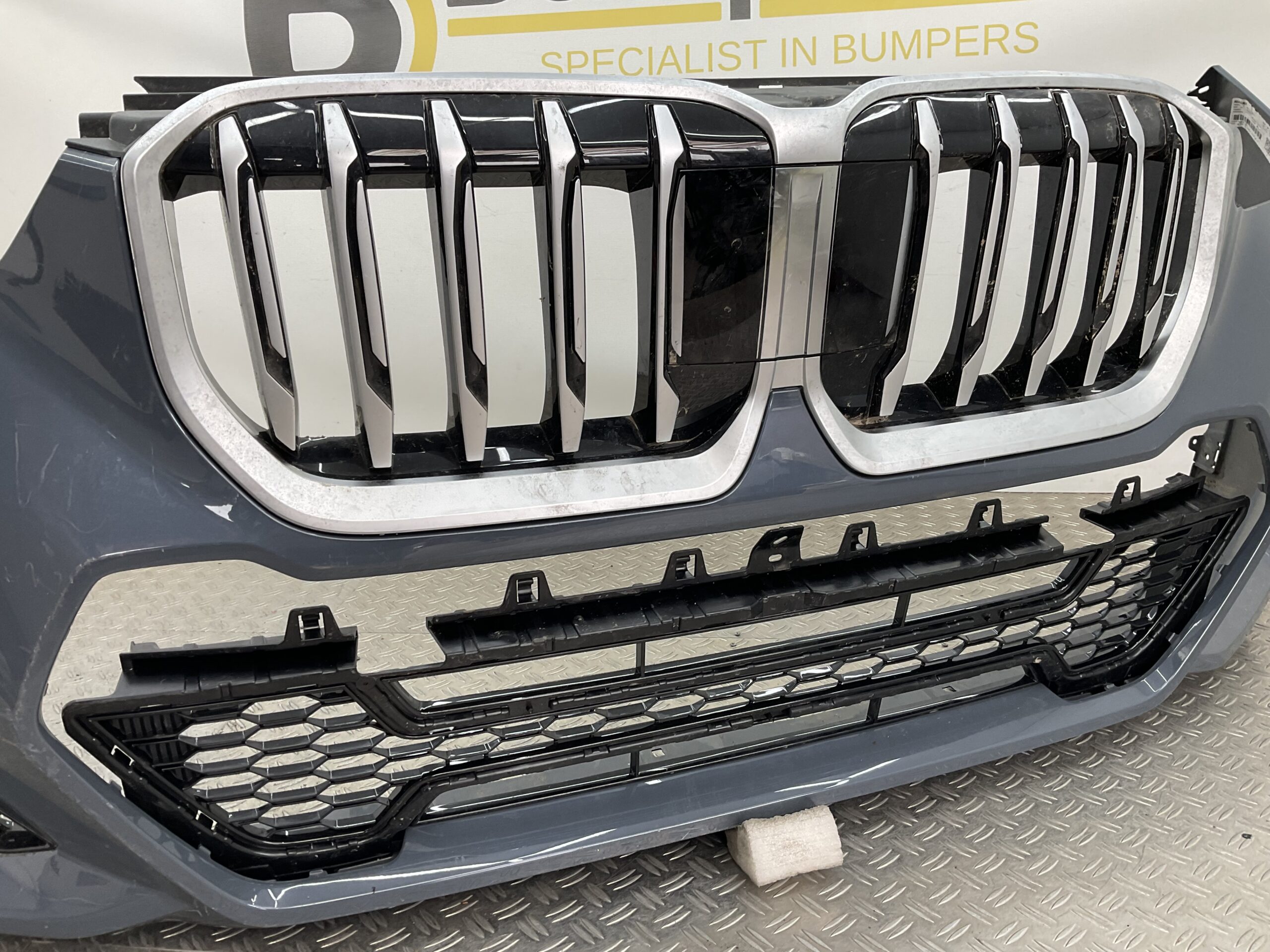 Bumper BMW X1 U11 M Sport 22- MPakket 51119881907 Voorbumper K5-18074