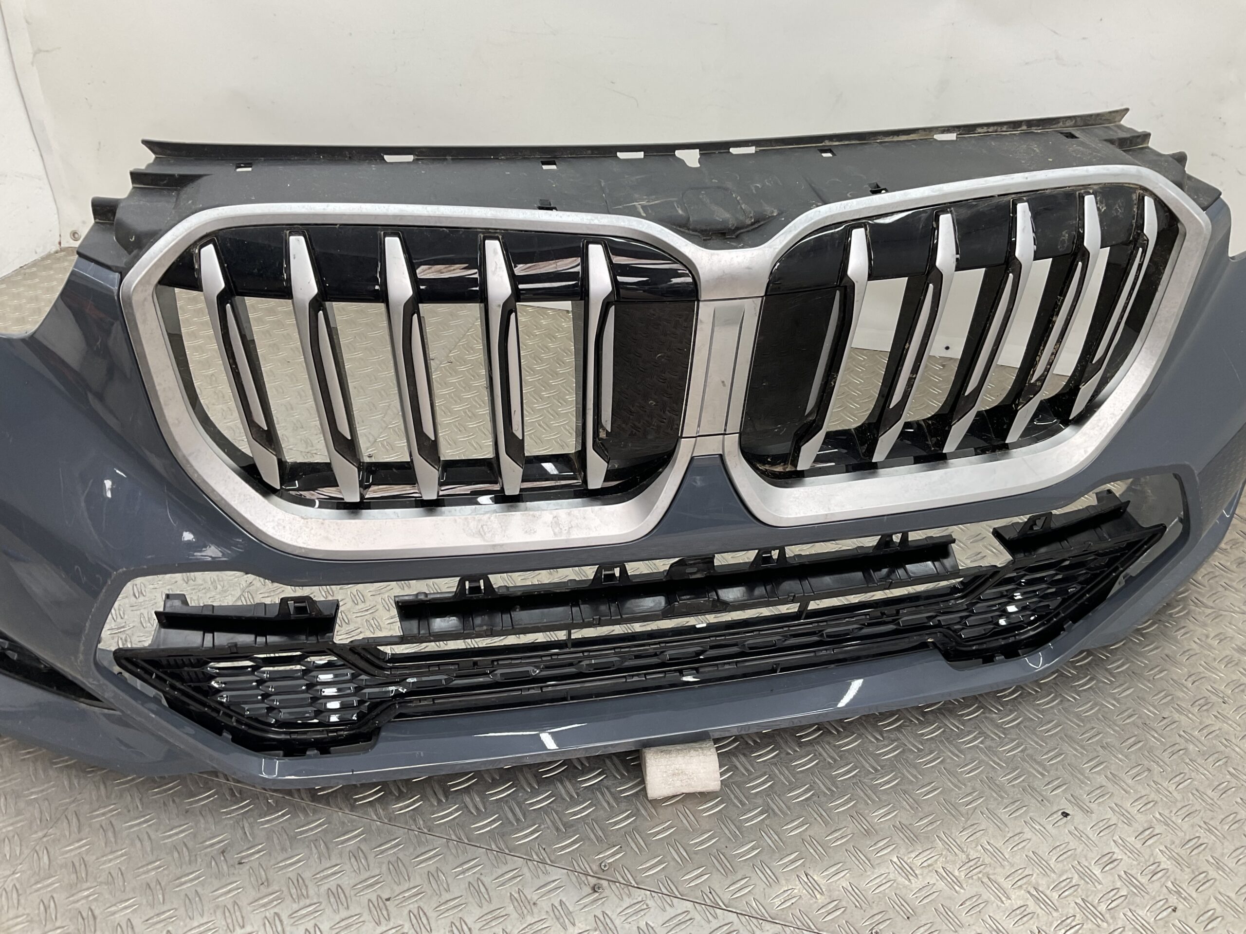 Bumper BMW X1 U11 M Sport 22- MPakket 51119881907 Voorbumper K5-18074