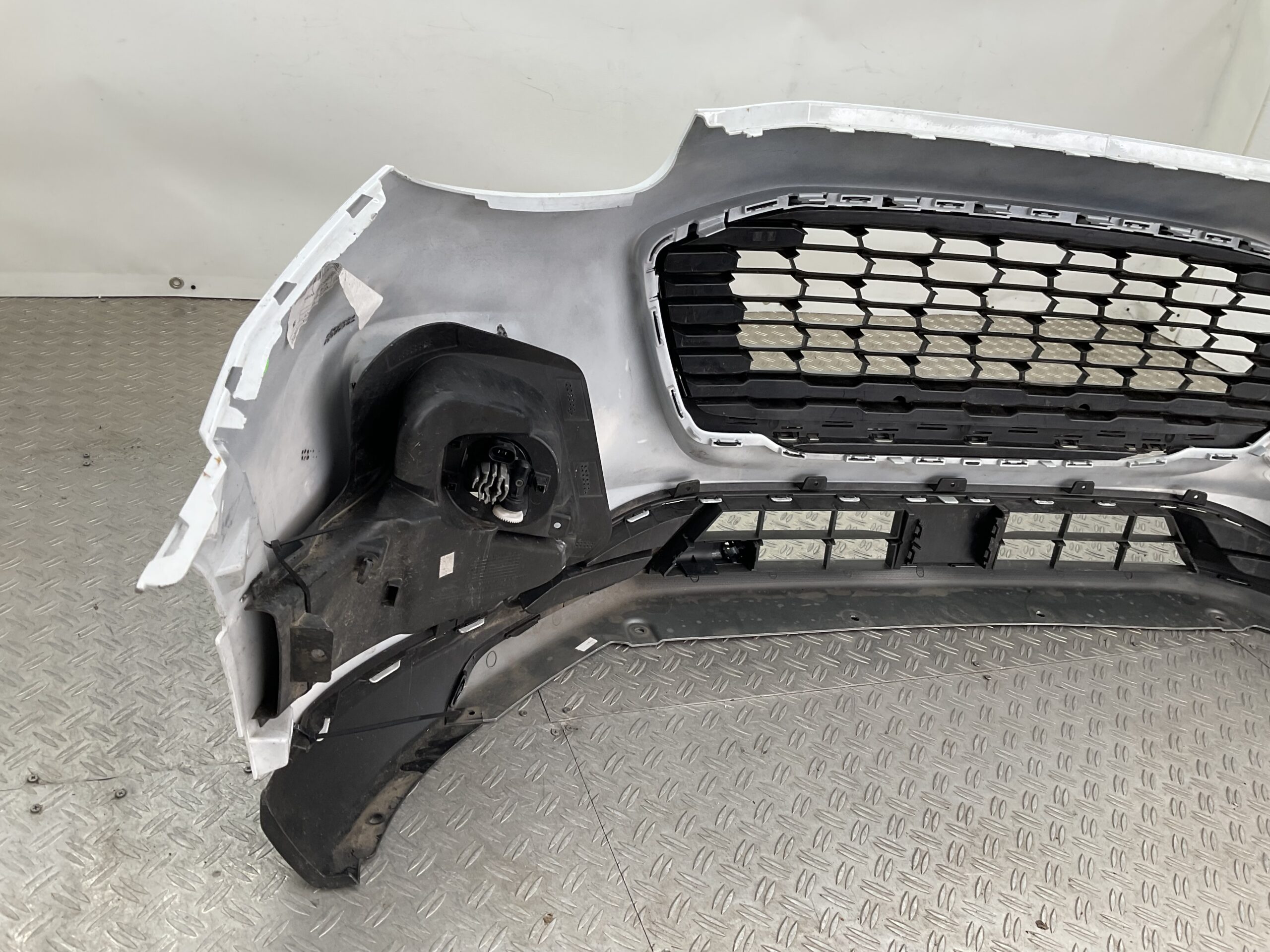 Bumper Ford Puma MK2 Stline ST-Line 20- R1TB-17757-a Voorbumper D10-18091