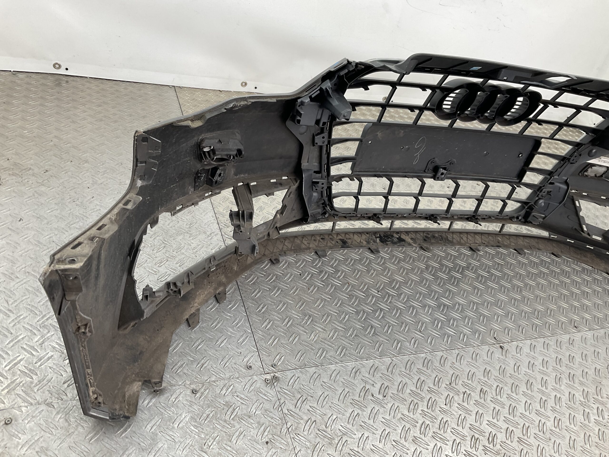 Bumper Audi A3 8V Sedan Limousine Normaal kls 12-16 8V5807437 Voorbumper H3-18803
