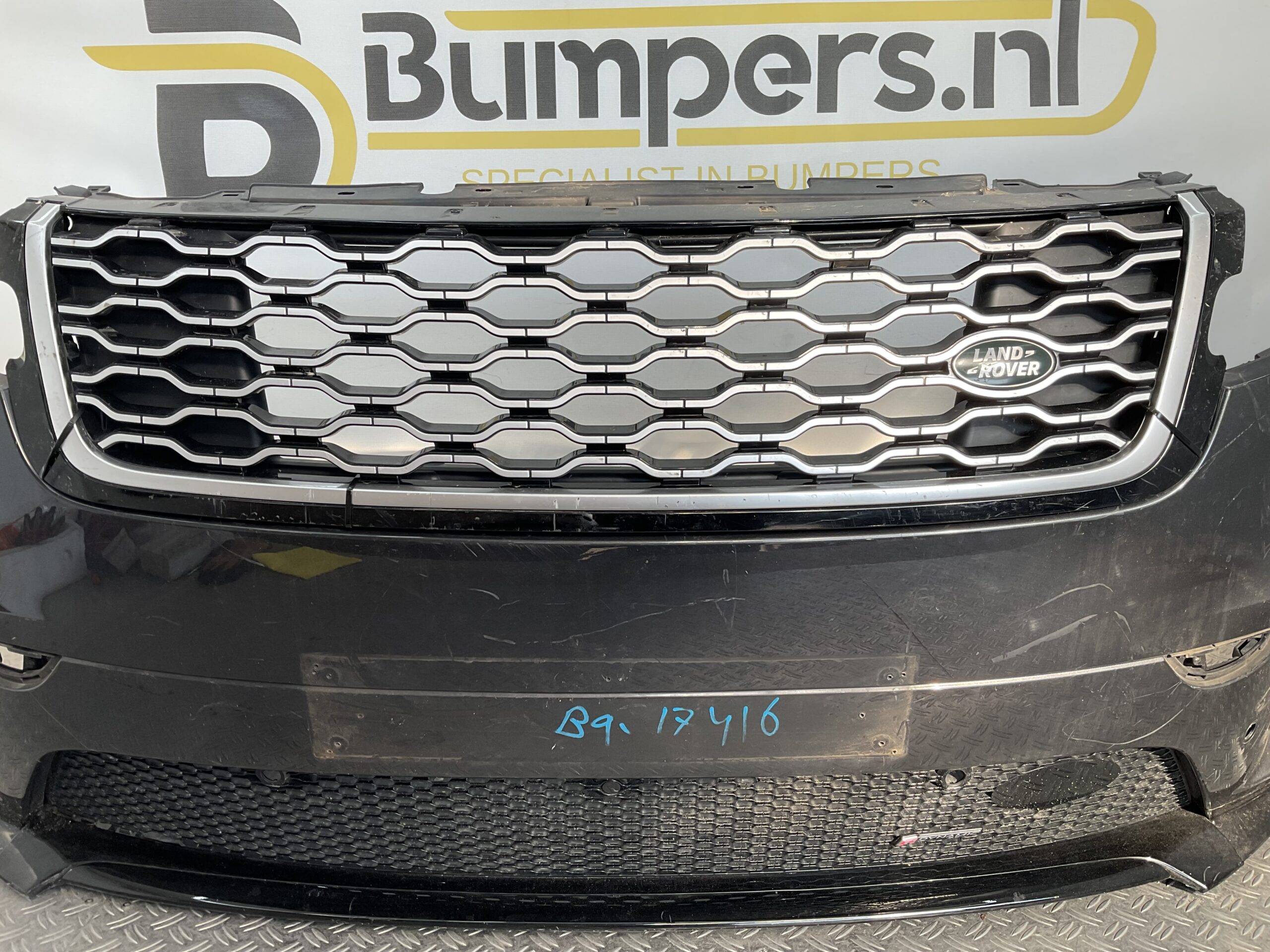Bumper Land Rover Velar L560 Range Rover R DYNAMIC J8A2-17F003-GBW Voorbumper B9-17416