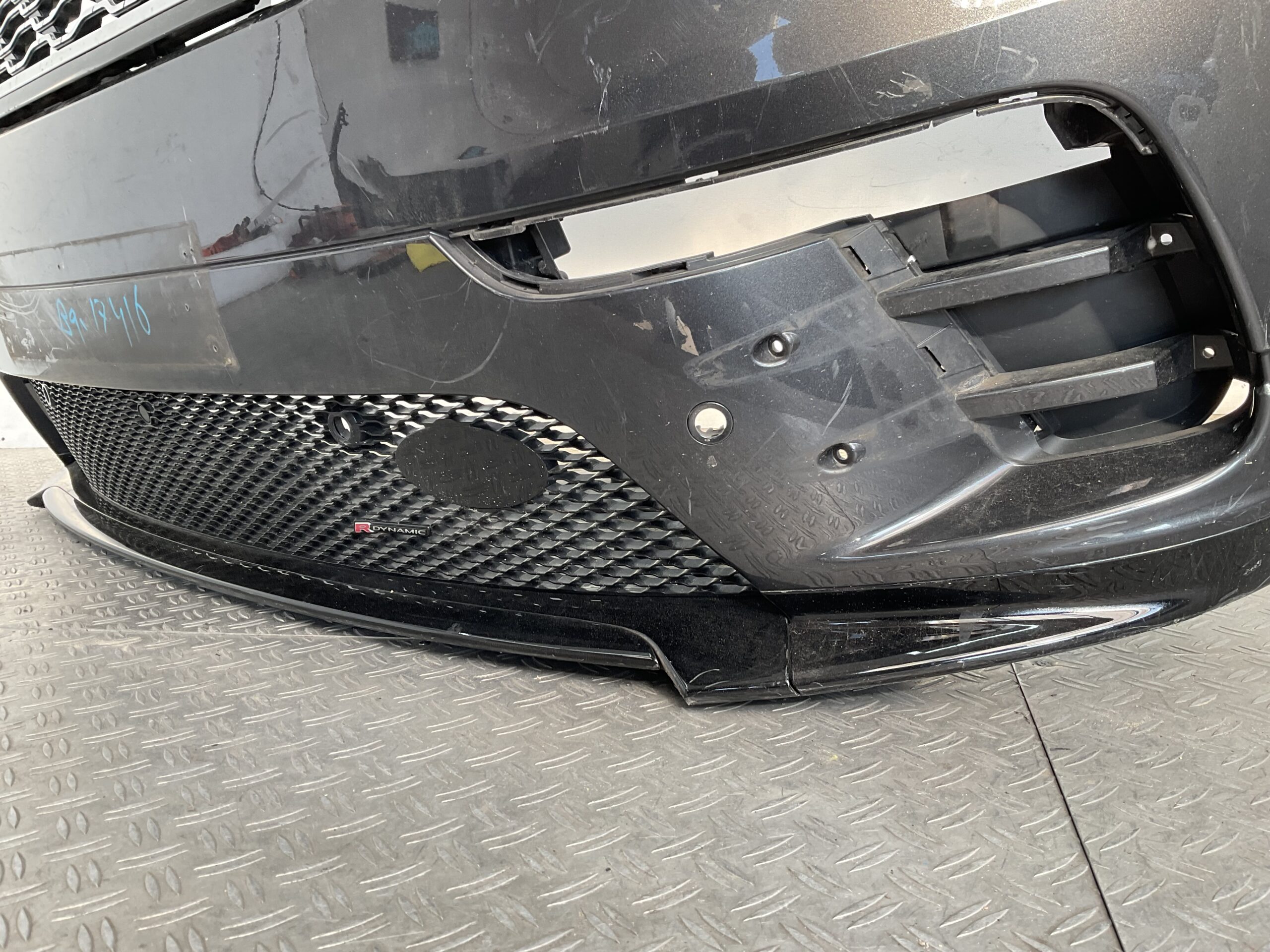 Bumper Land Rover Velar L560 Range Rover R DYNAMIC J8A2-17F003-GBW Voorbumper B9-17416