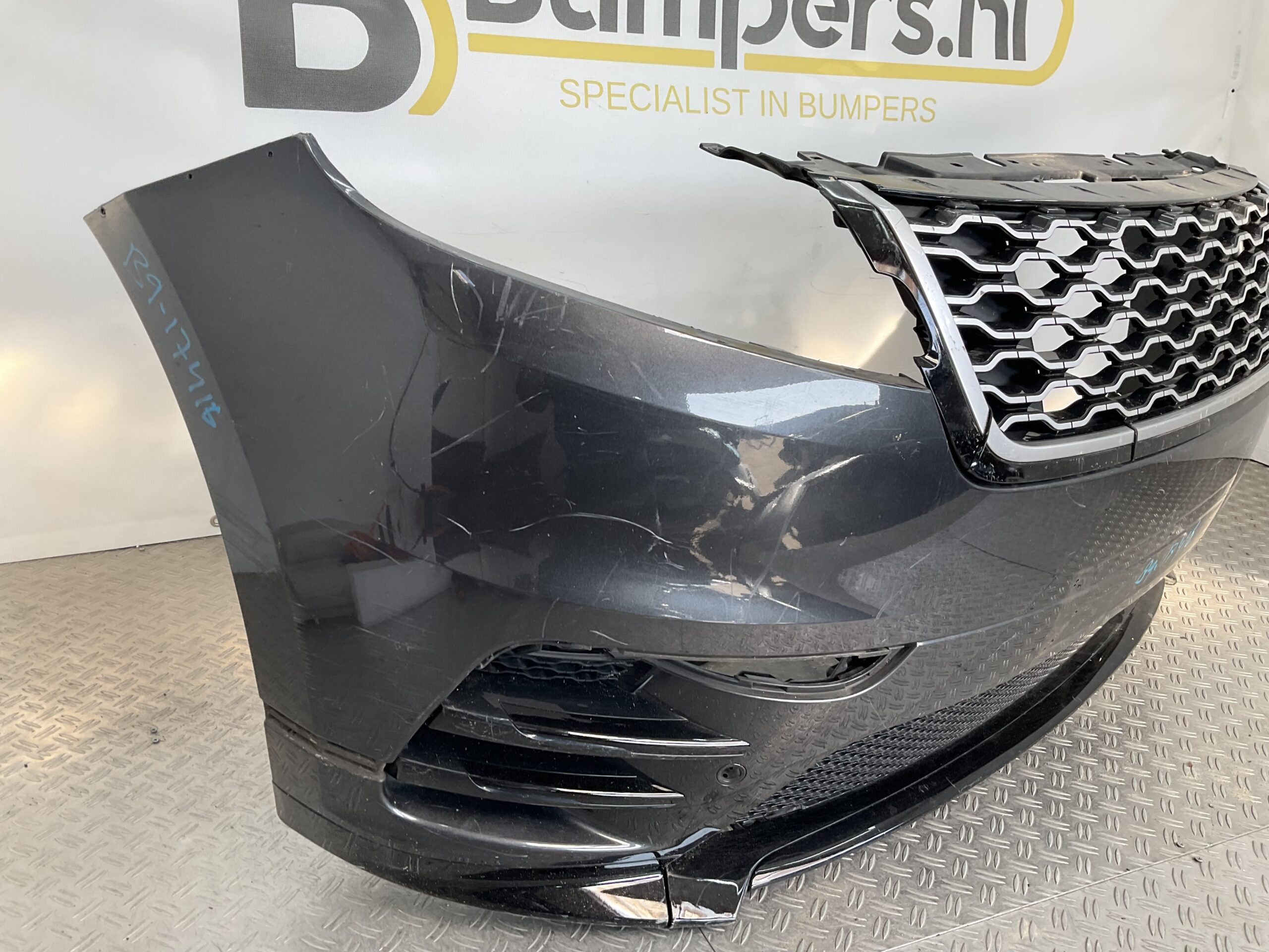 Bumper Land Rover Velar L560 Range Rover R DYNAMIC J8A2-17F003-GBW Voorbumper B9-17416