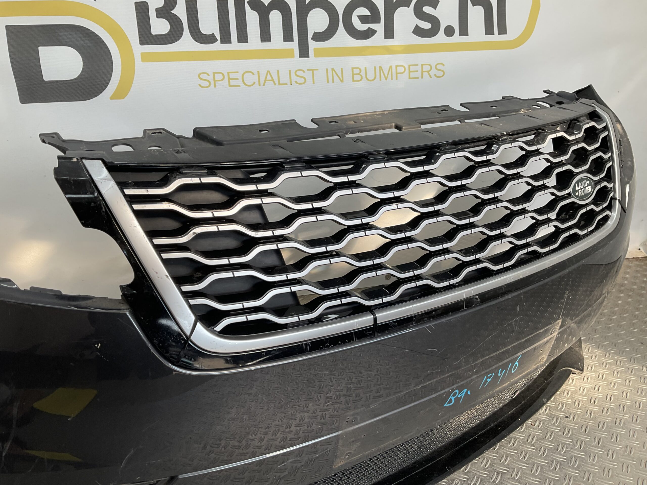 Bumper Land Rover Velar L560 Range Rover R DYNAMIC J8A2-17F003-GBW Voorbumper B9-17416