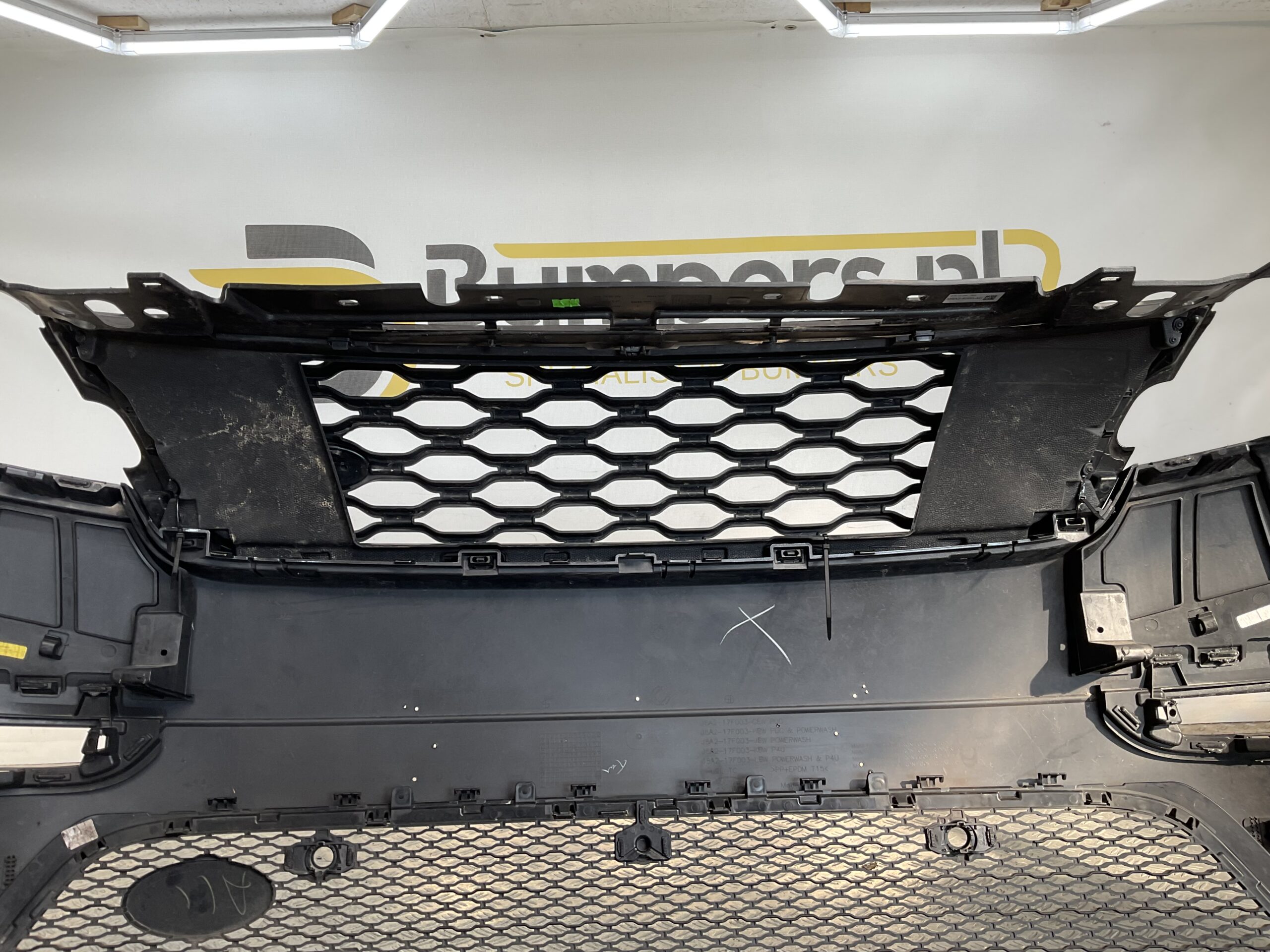 Bumper Land Rover Velar L560 Range Rover R DYNAMIC J8A2-17F003-GBW Voorbumper B9-17416