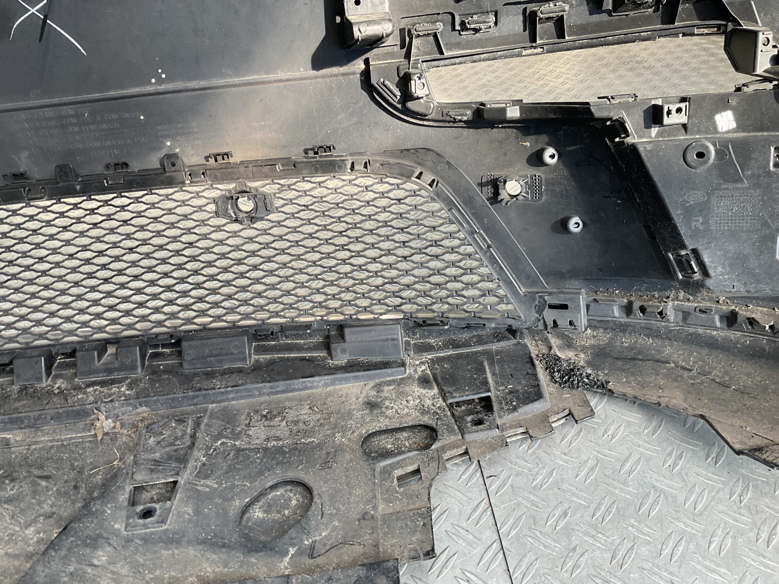 Bumper Land Rover Velar L560 Range Rover R DYNAMIC J8A2-17F003-GBW Voorbumper B9-17416