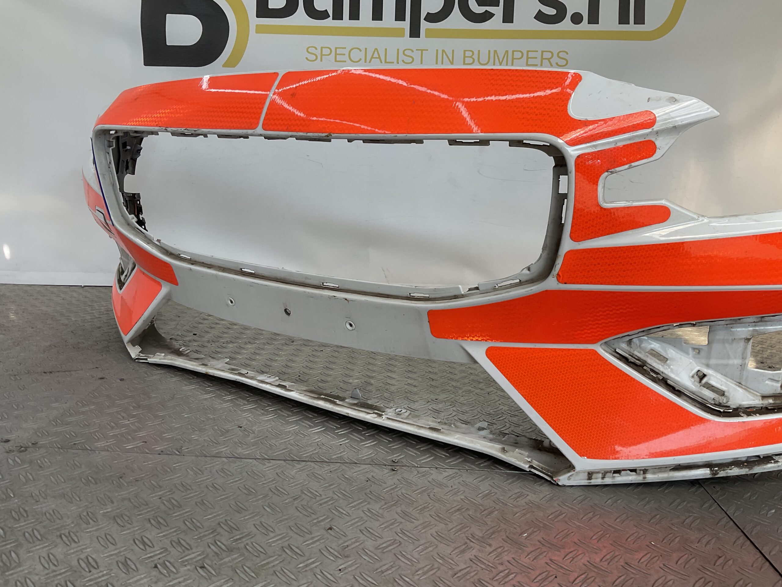 Bumper Volvo S60 V60 2018-2022 31690589 Voorbumper E5-18843