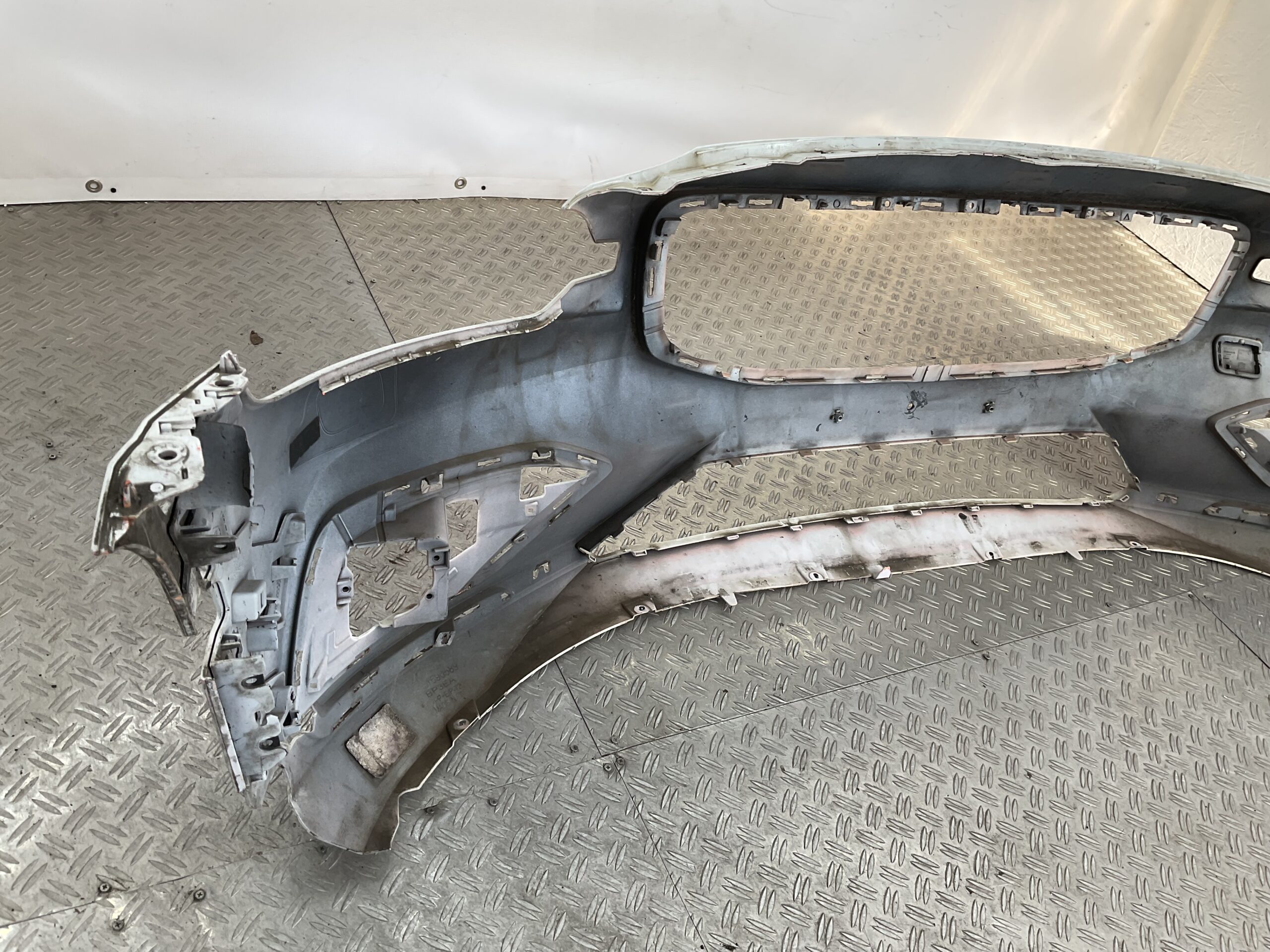 Bumper Volvo S60 V60 2018-2022 31690589 Voorbumper E5-18843