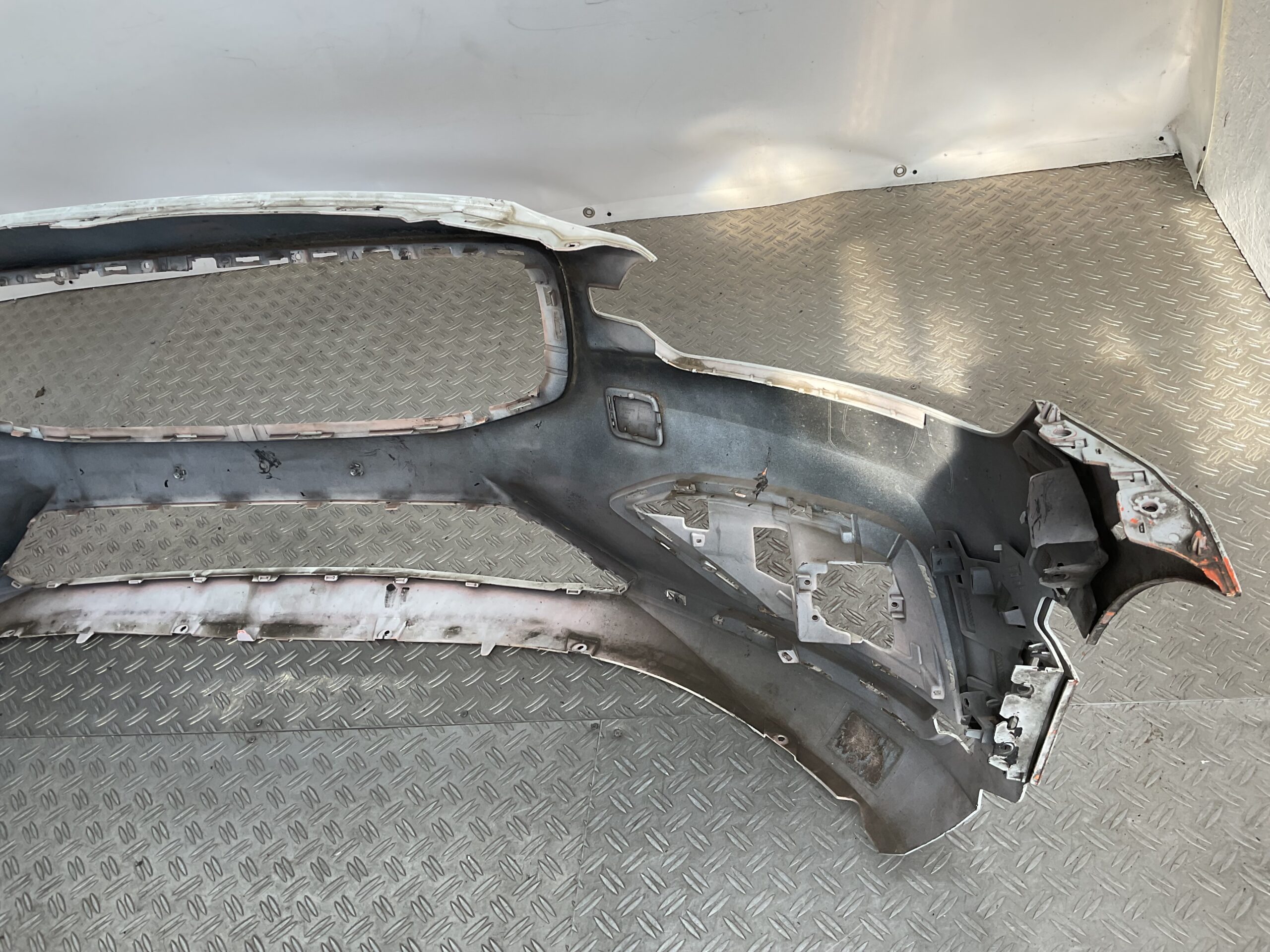 Bumper Volvo S60 V60 2018-2022 31690589 Voorbumper E5-18843