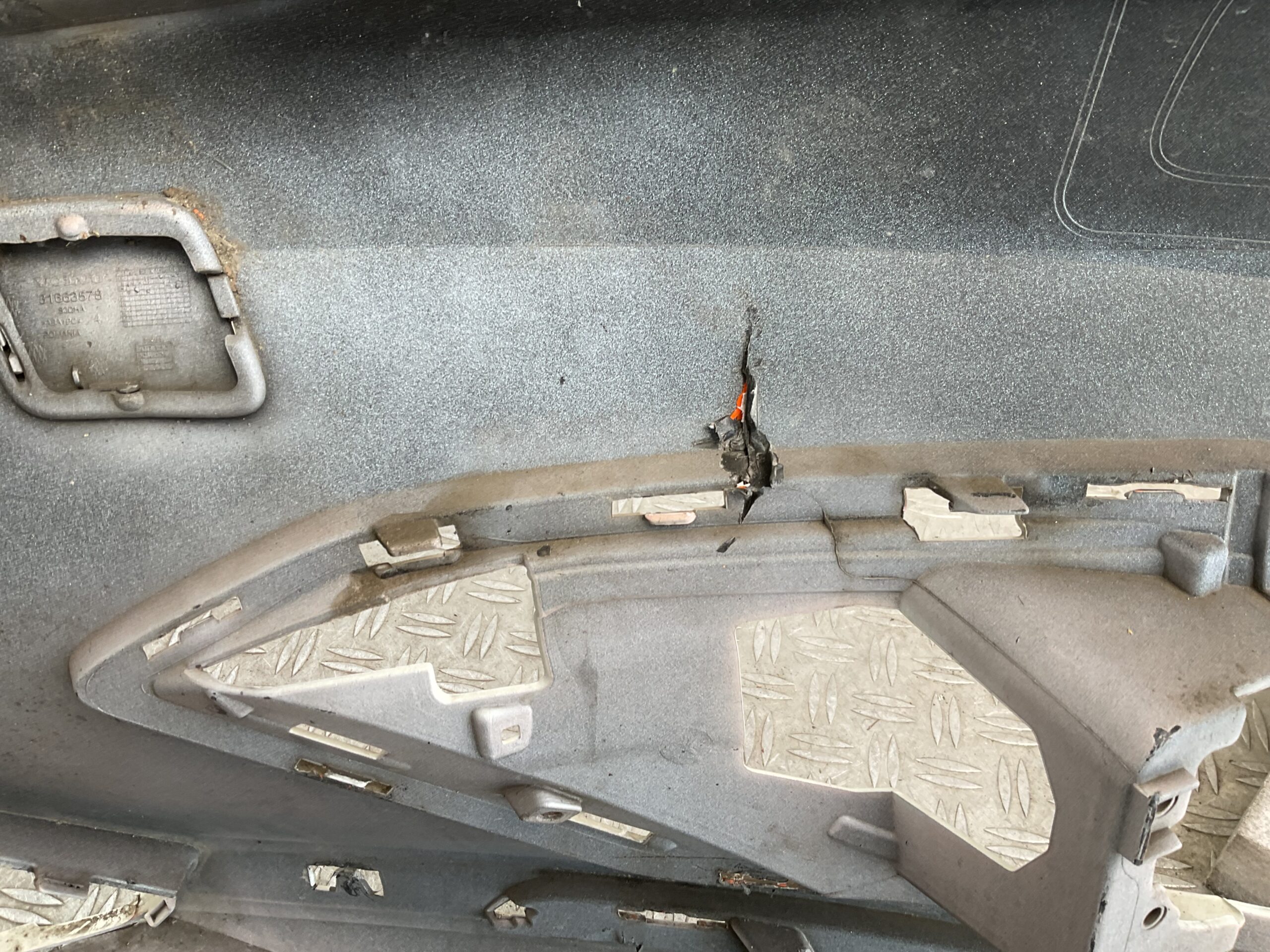 Bumper Volvo S60 V60 2018-2022 31690589 Voorbumper E5-18843