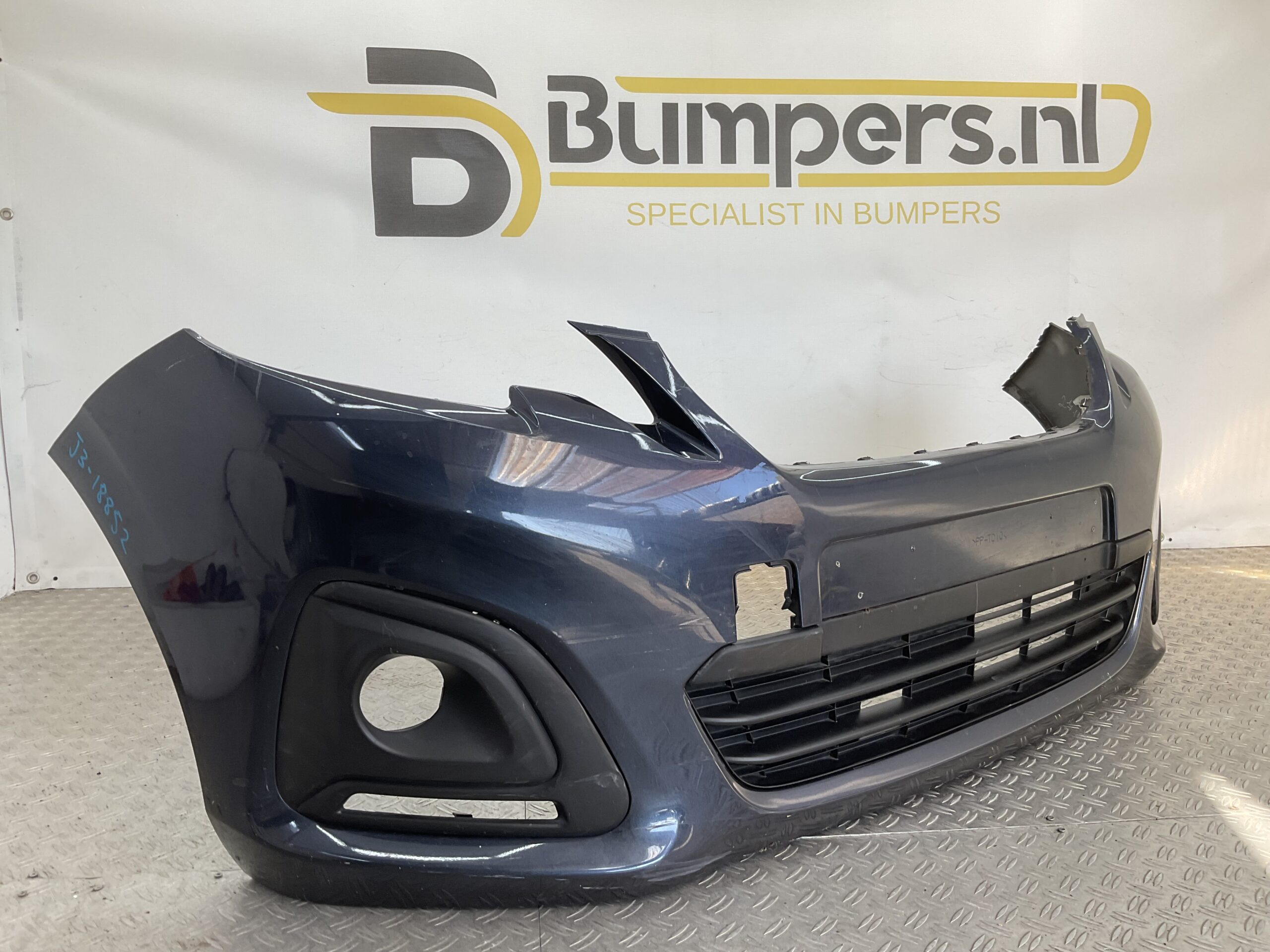 Bumper Peugeot 108 2015 521190H150 Voorbumper J3-18852