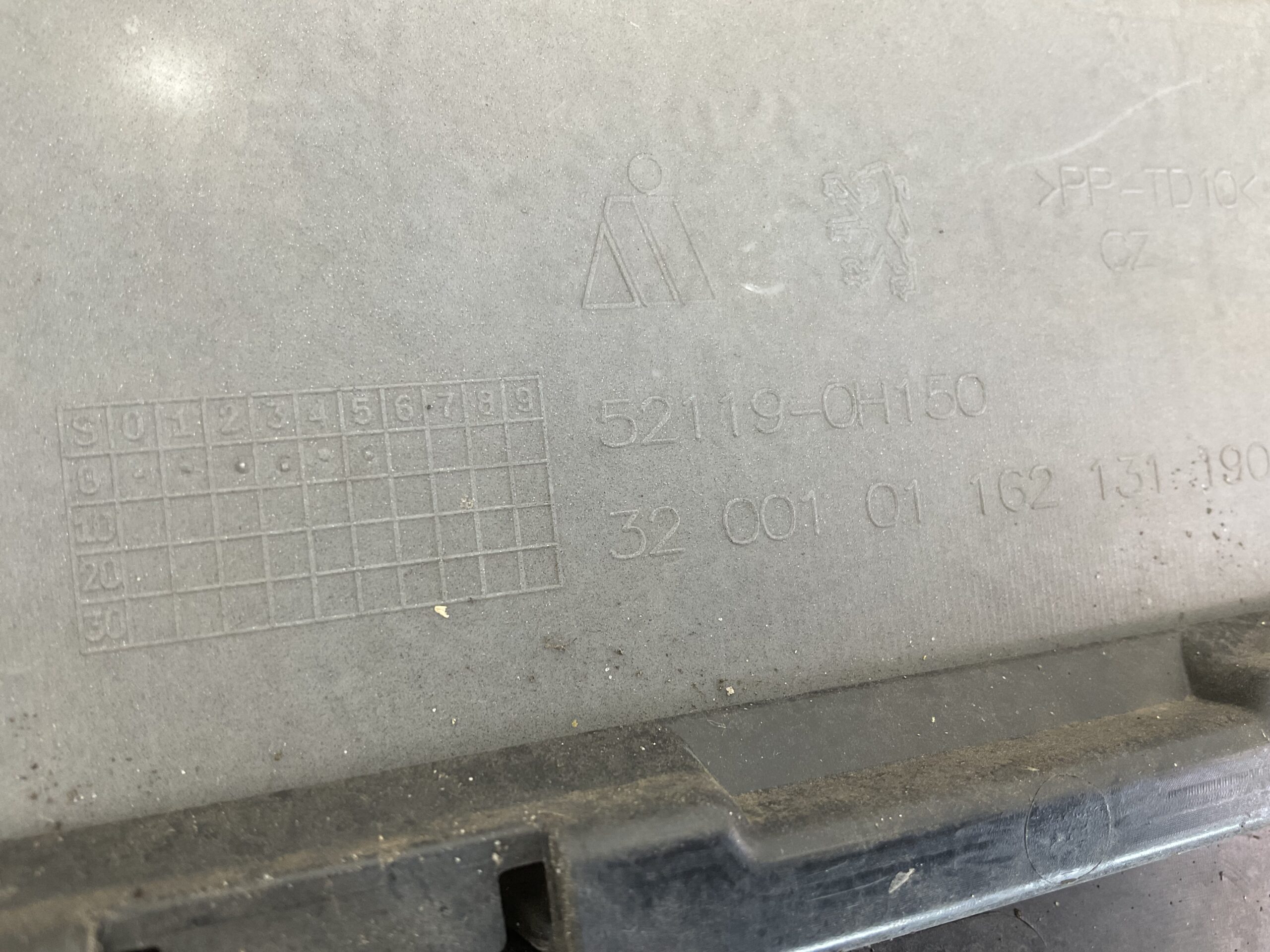 Bumper Peugeot 108 2015 521190H150 Voorbumper J3-18852