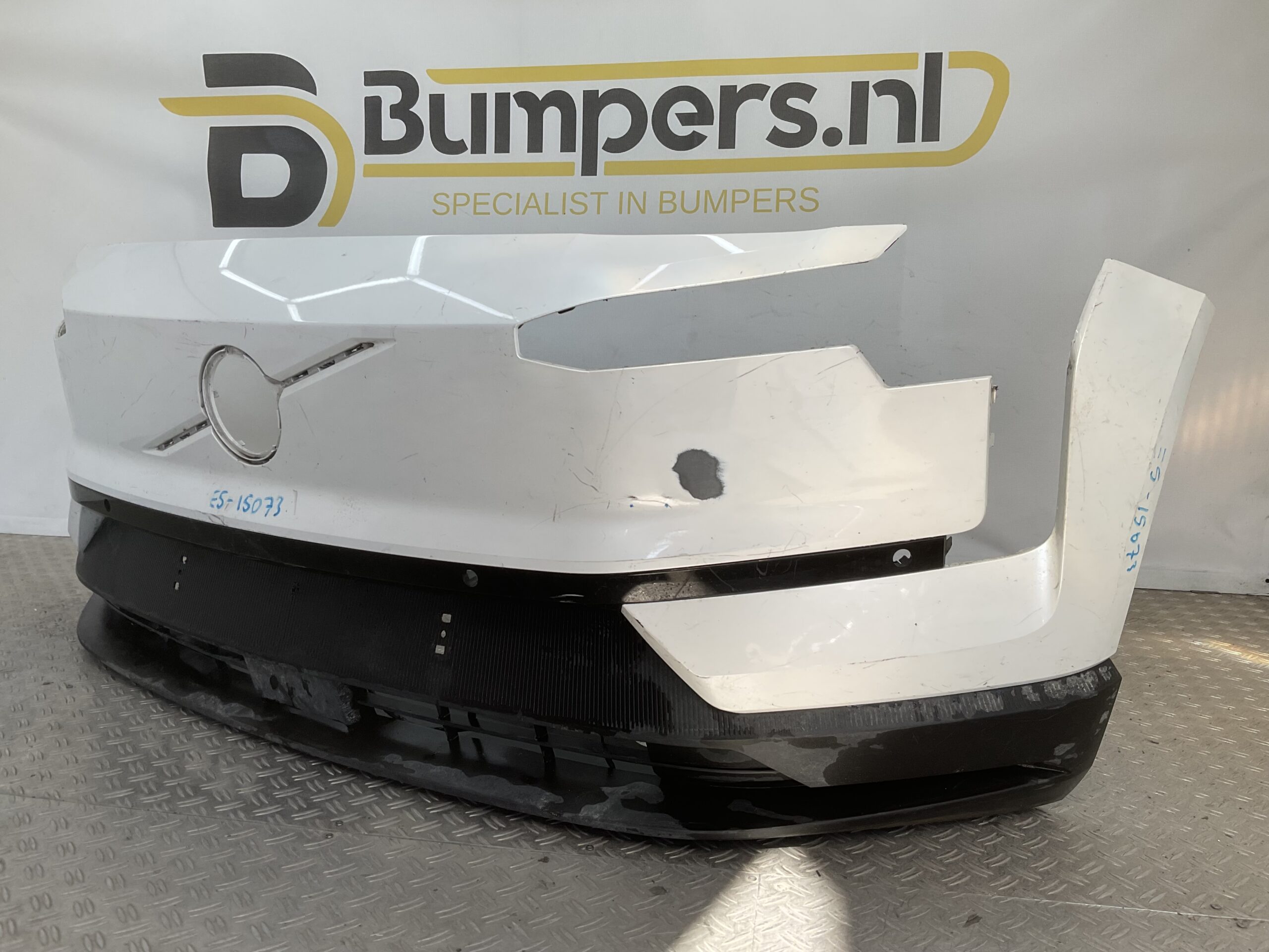 Bumper Volvo EX30 EX 30 23-25 31345658 Voorbumper E5-15073
