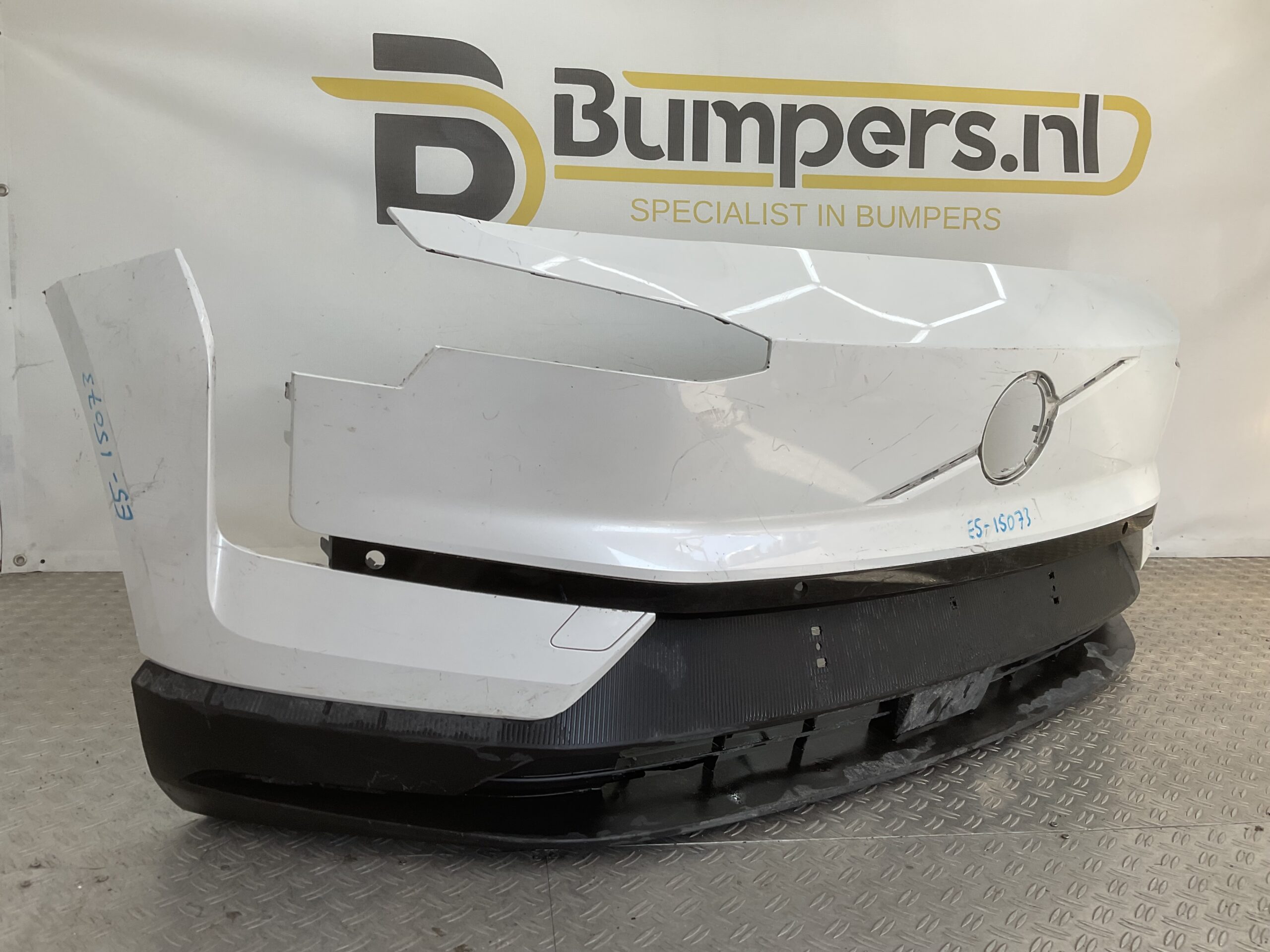 Bumper Volvo EX30 EX 30 23-25 31345658 Voorbumper E5-15073