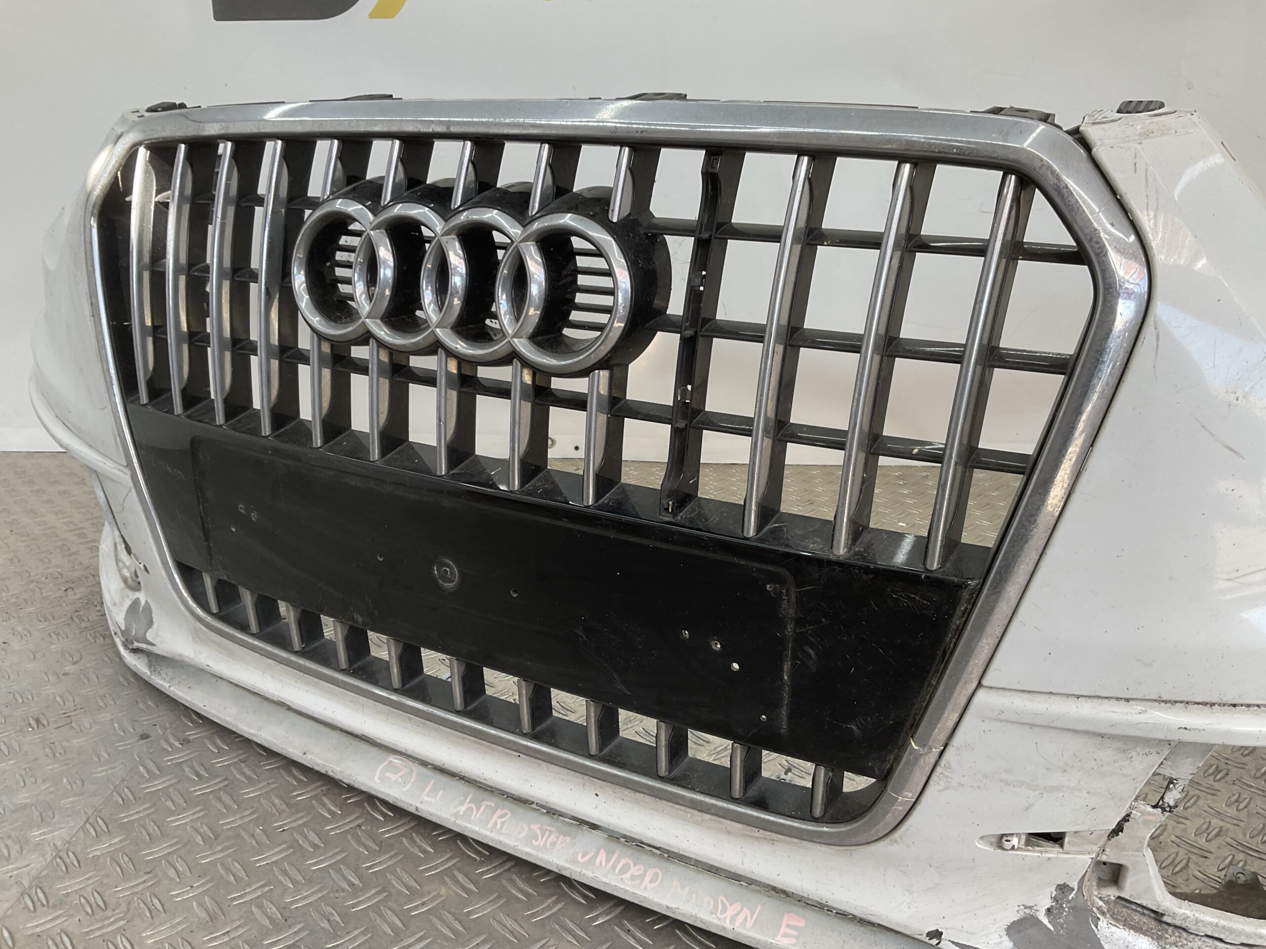 Bumper Audi Q3 8U Sline S-line Facelift kls pdc 8U0807437-B Voorbumper H5-18858