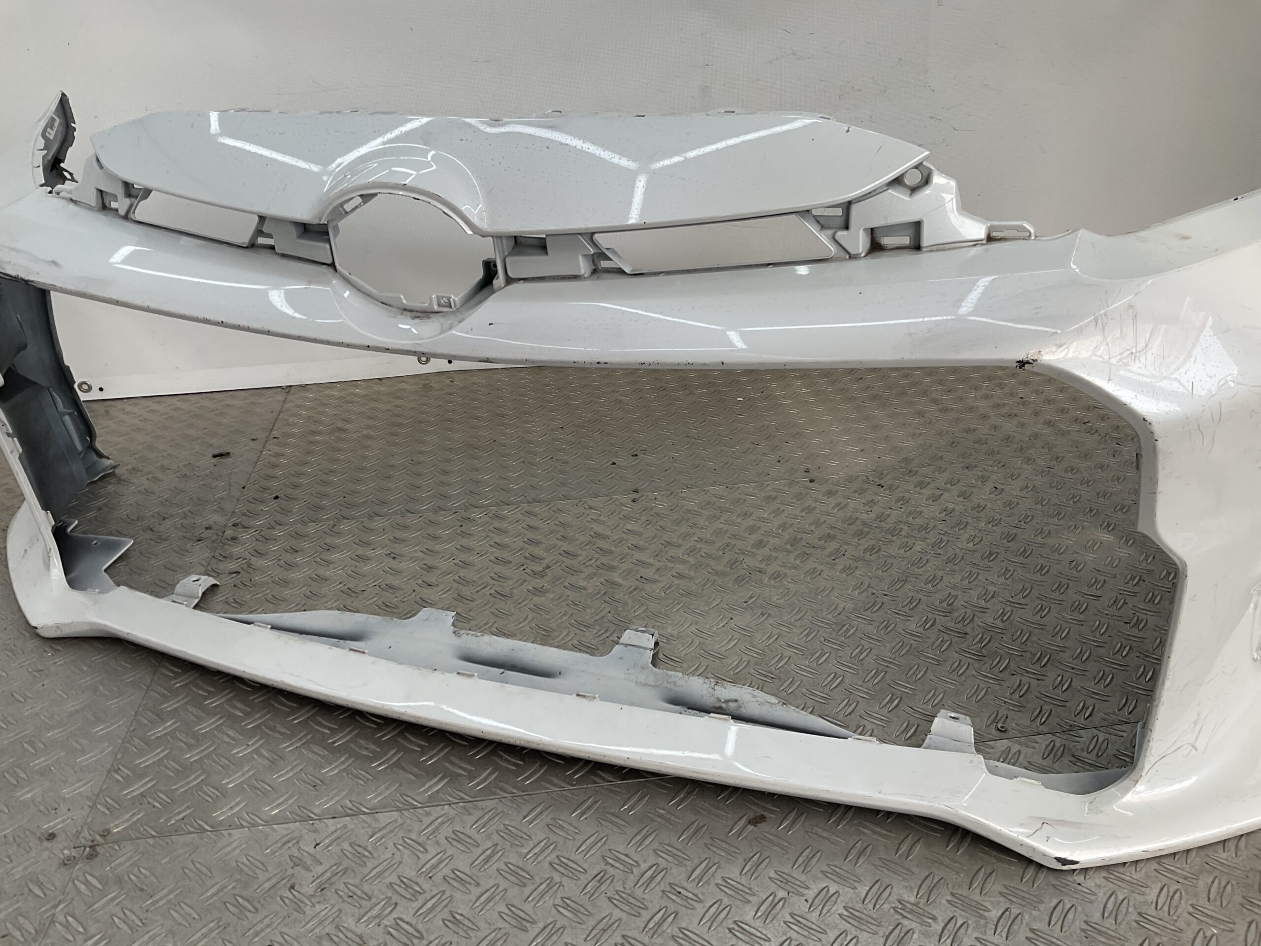 Bumper Toyota Yaris 4 IV GR Sport 5211952C80 Voorbumper D9-18872