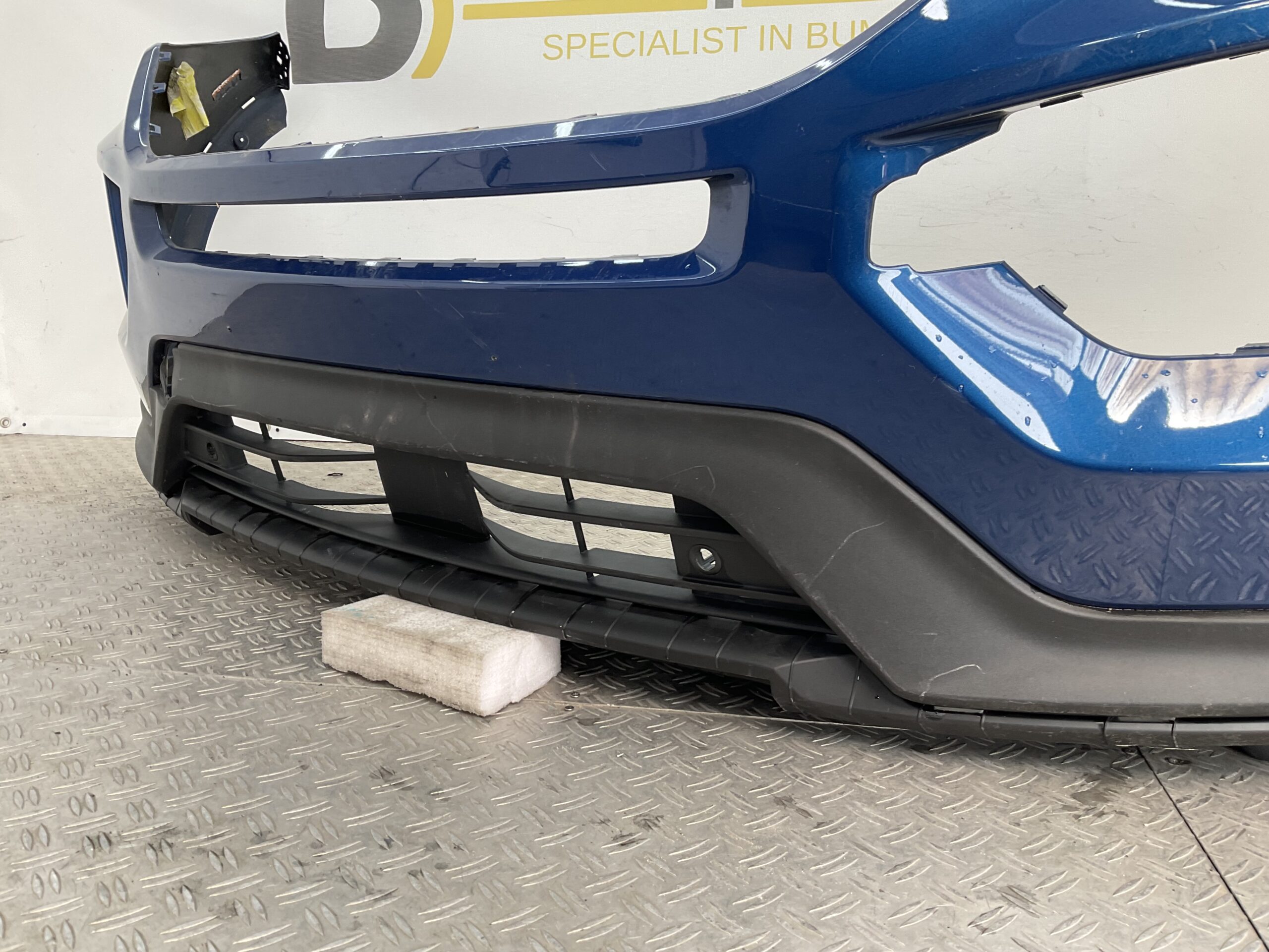 Bumper Ford Explorer 2020- LB5B17C831-AA Voorbumper D10-18875