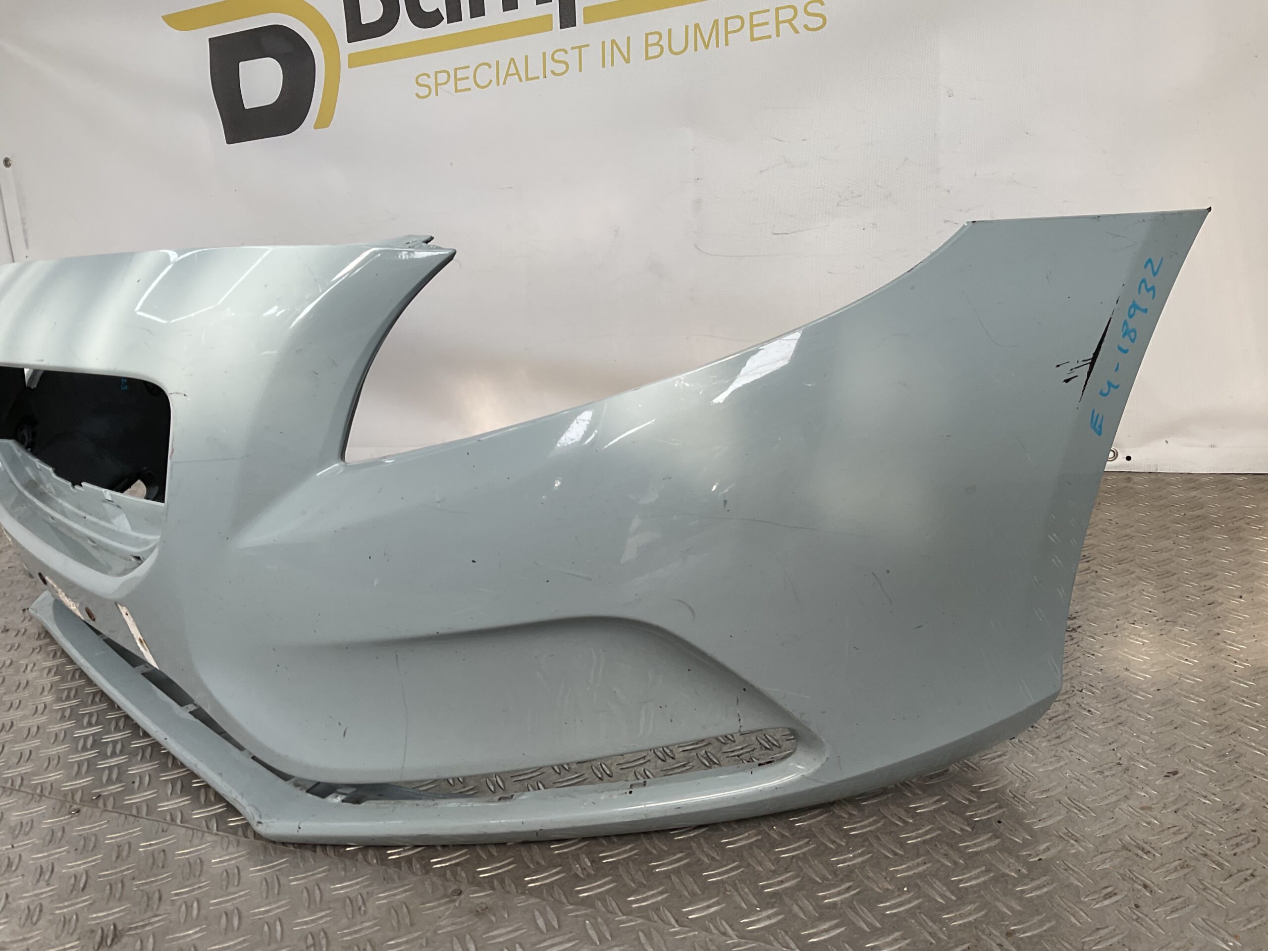 Bumper Volvo V40 Normaal geen pdc 31283732 Voorbumper E4-18932