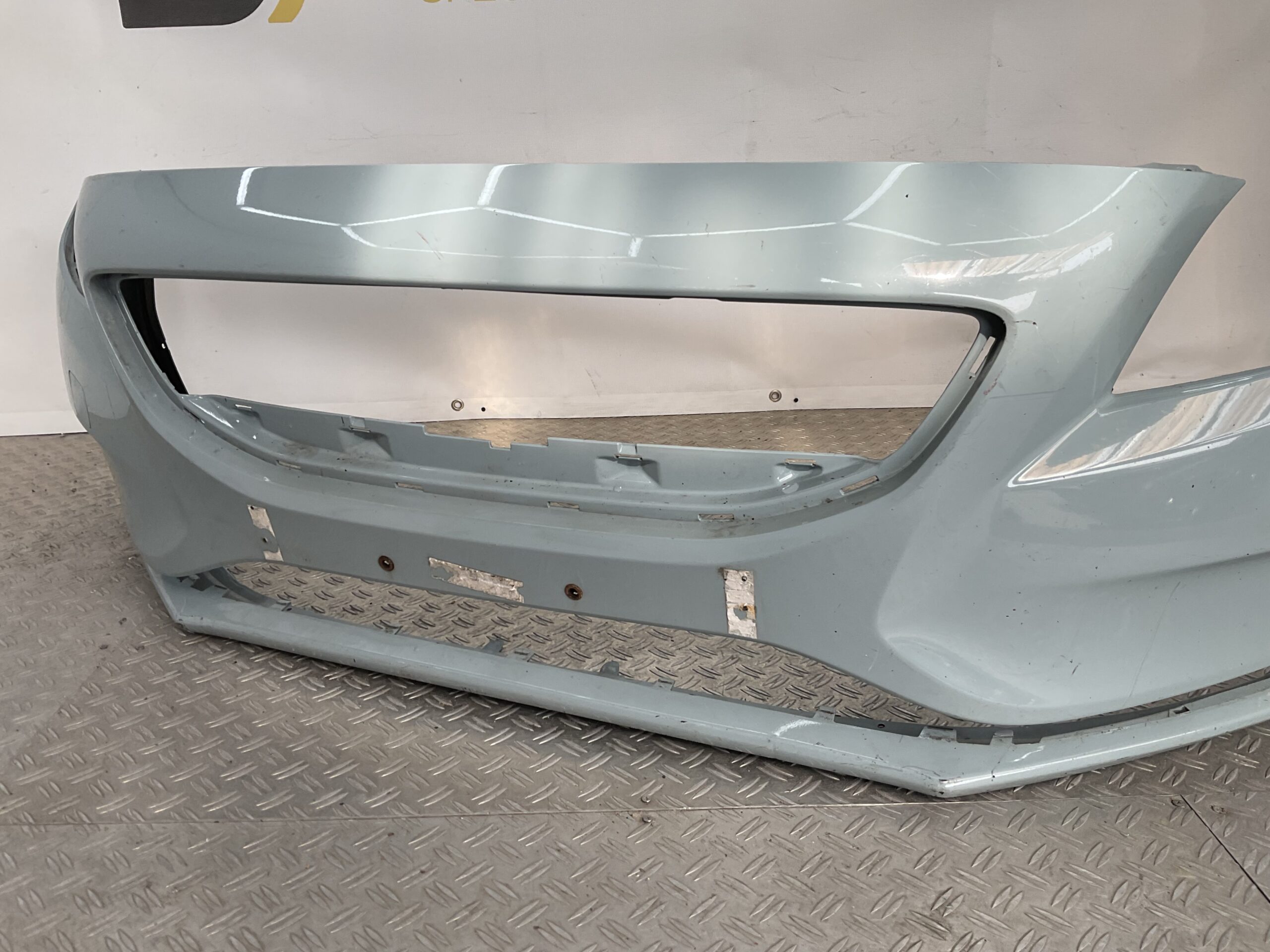 Bumper Volvo V40 Normaal geen pdc 31283732 Voorbumper E4-18932