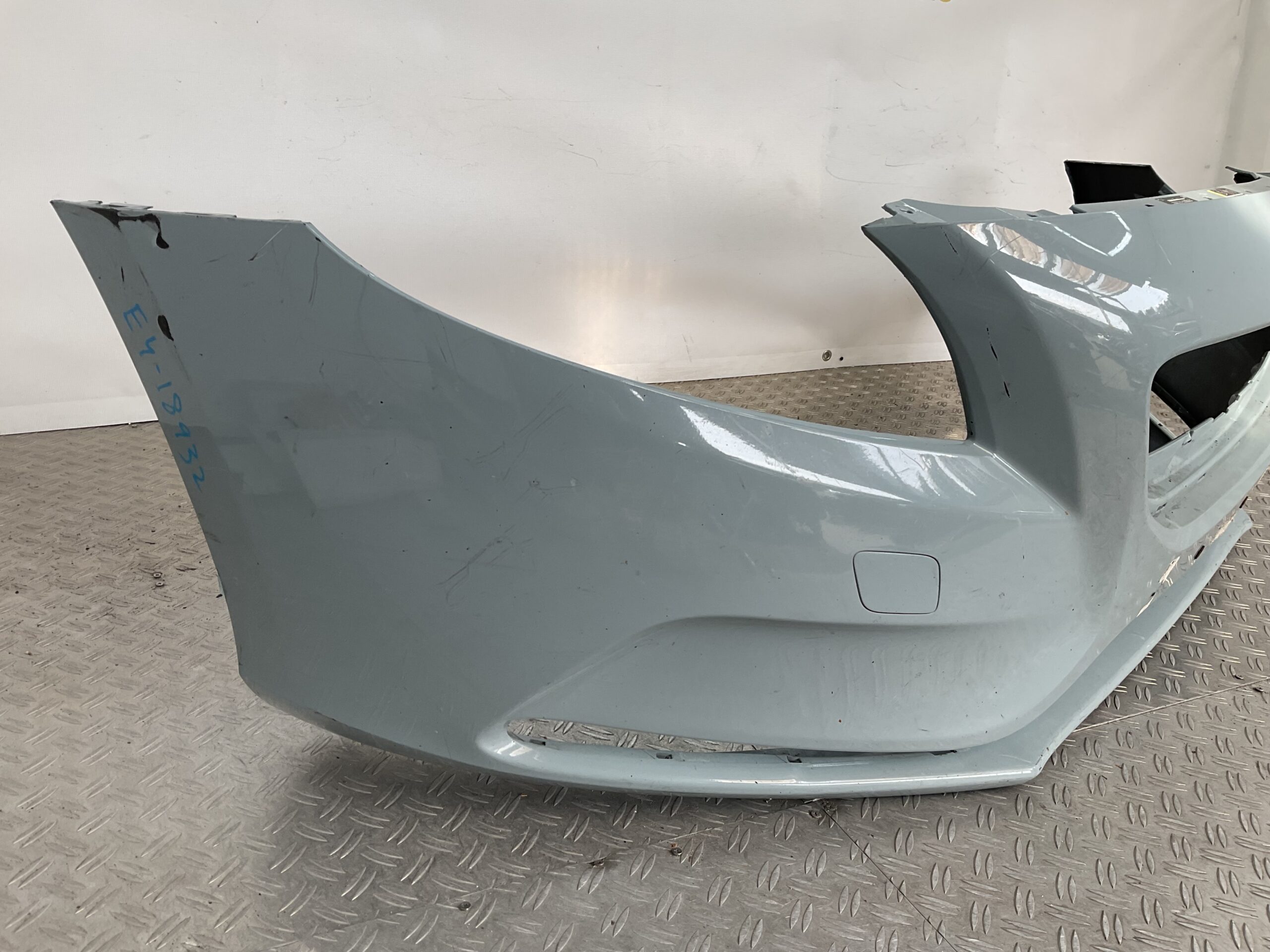 Bumper Volvo V40 Normaal geen pdc 31283732 Voorbumper E4-18932