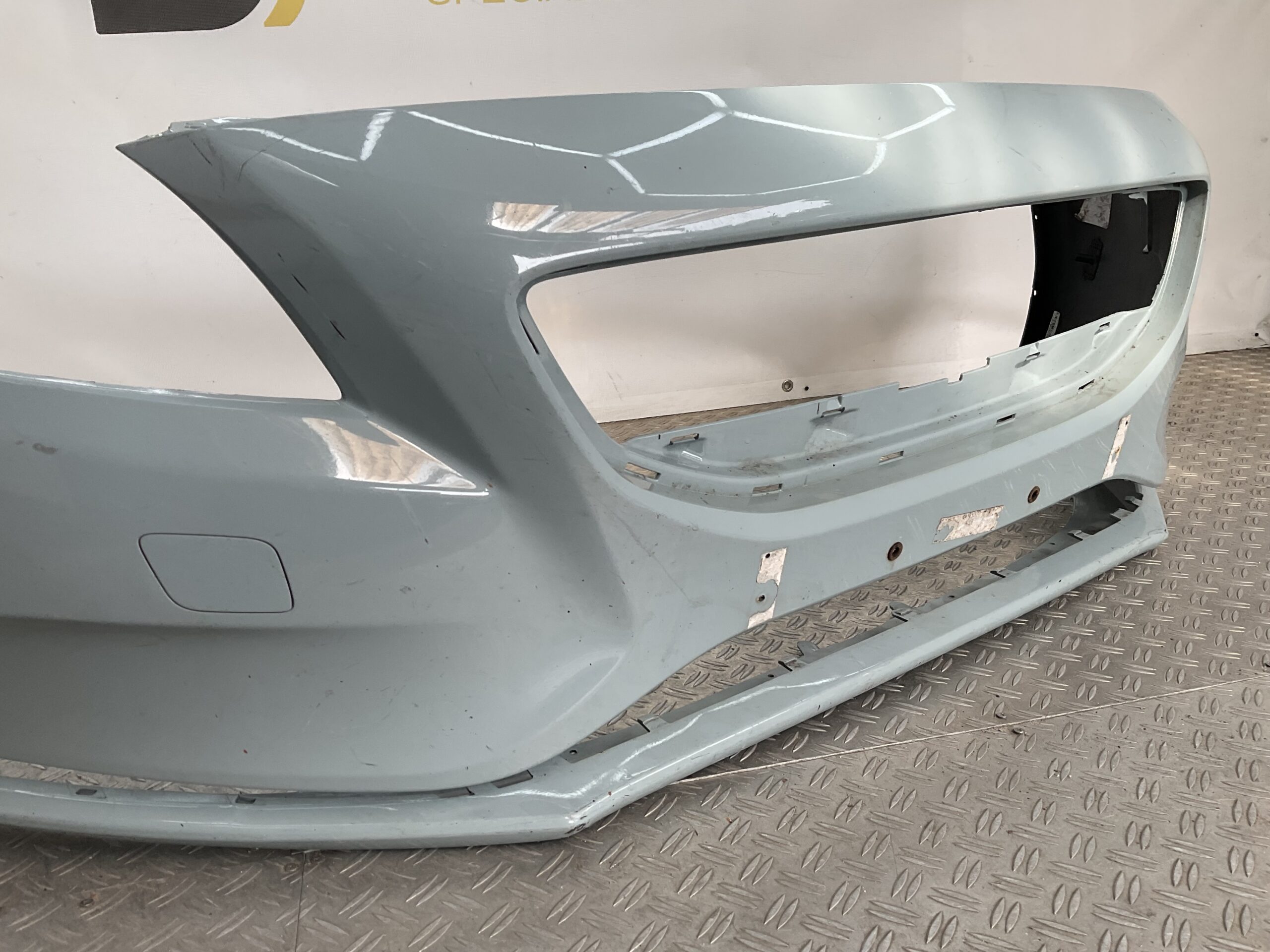 Bumper Volvo V40 Normaal geen pdc 31283732 Voorbumper E4-18932