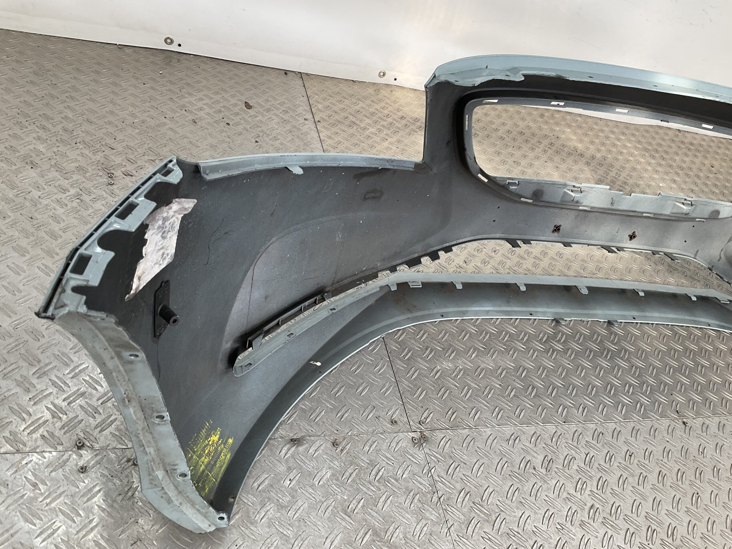 Bumper Volvo V40 Normaal geen pdc 31283732 Voorbumper E4-18932