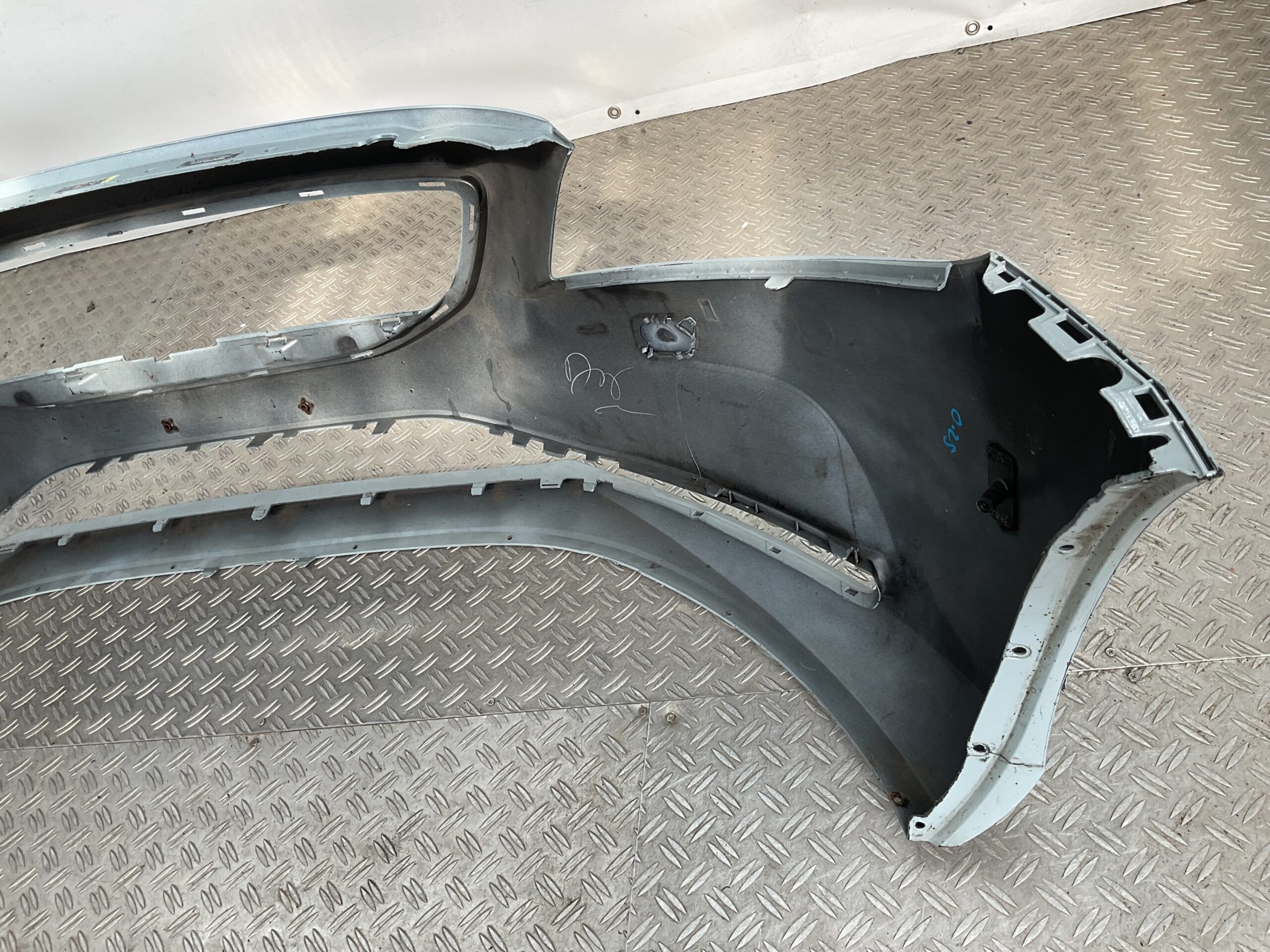 Bumper Volvo V40 Normaal geen pdc 31283732 Voorbumper E4-18932