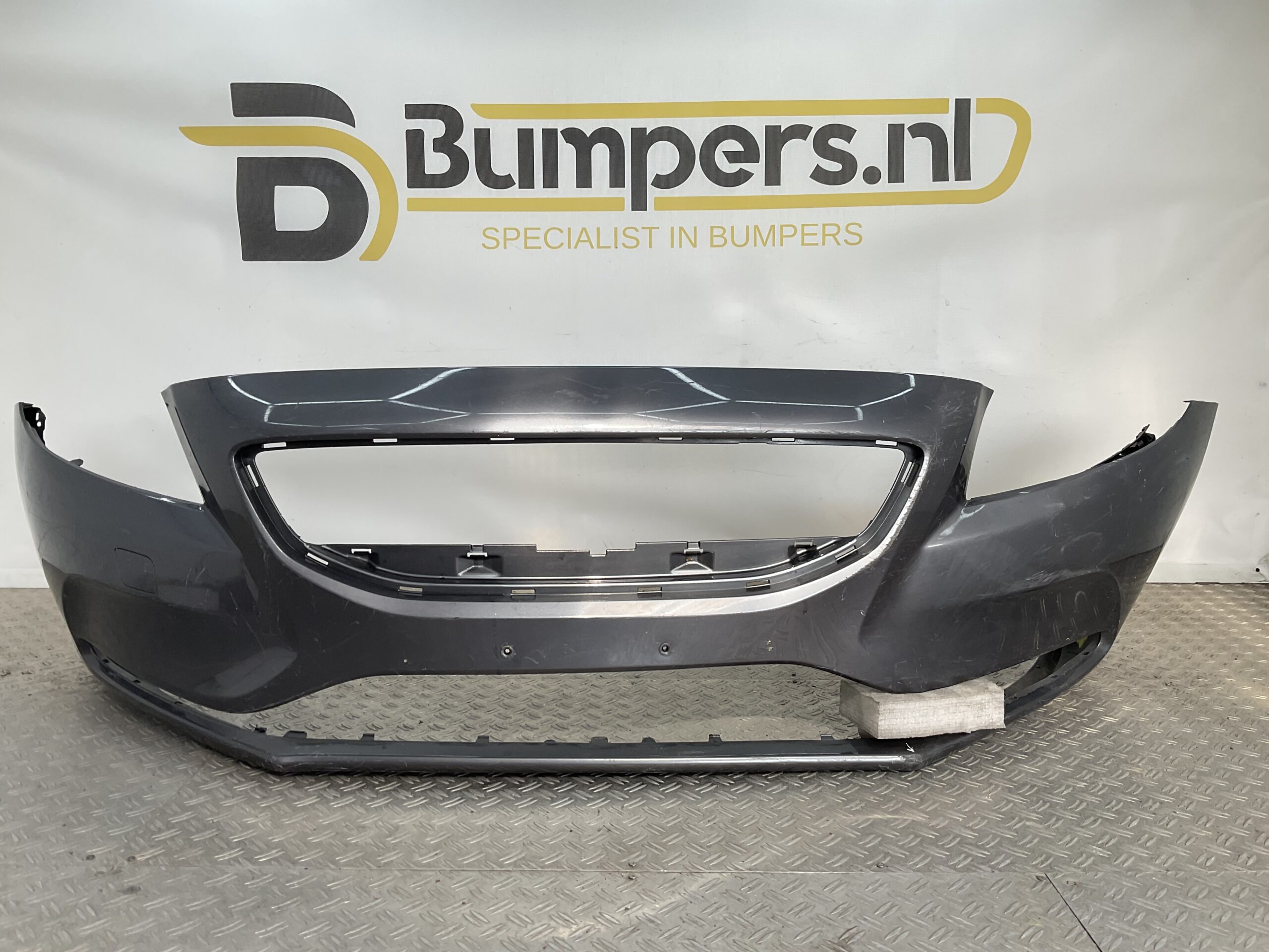 Bumper Volvo V40 Normaal 12- pdc 31283732 Voorbumper E4-18933