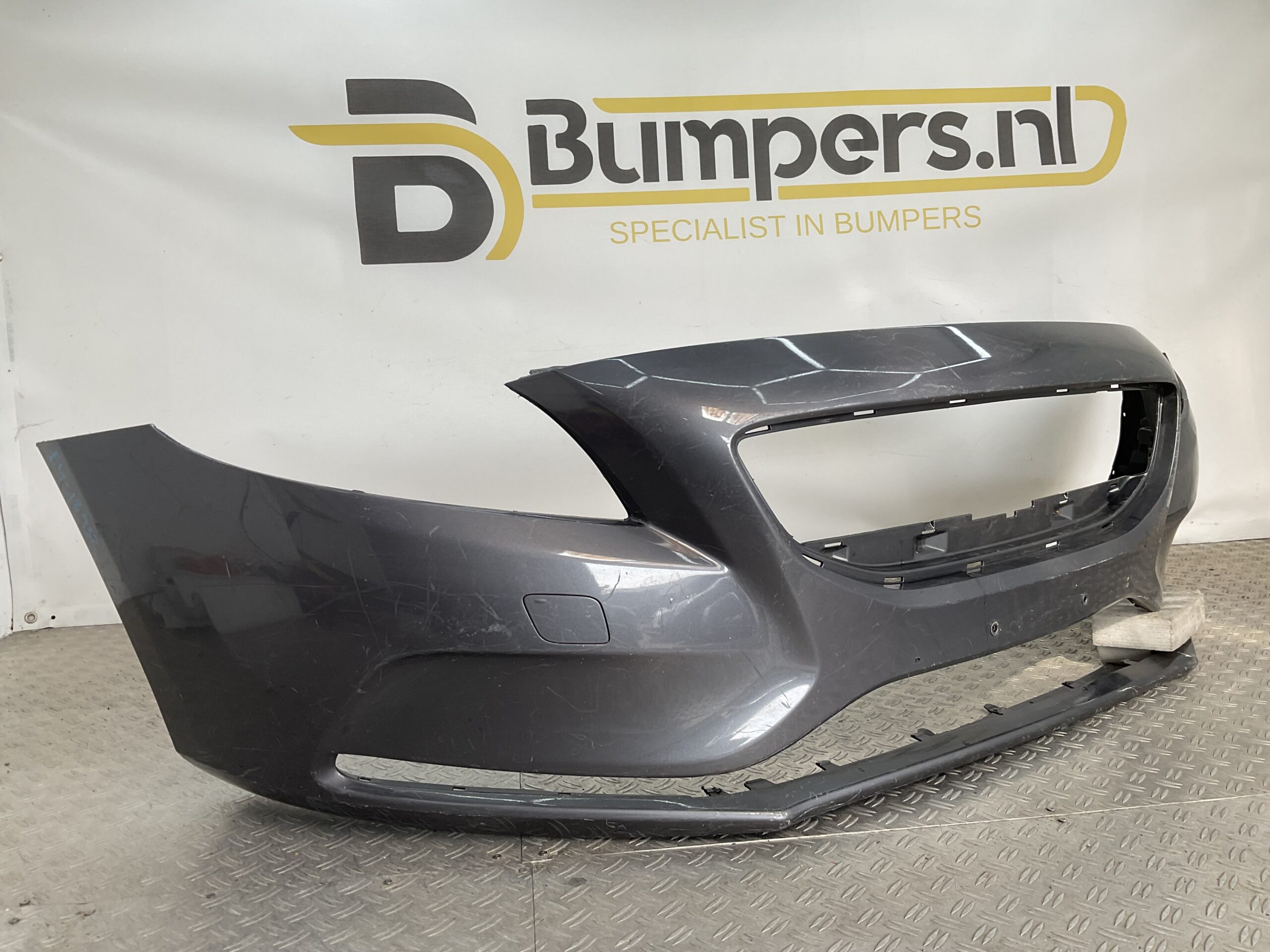 Bumper Volvo V40 Normaal 12- pdc 31283732 Voorbumper E4-18933