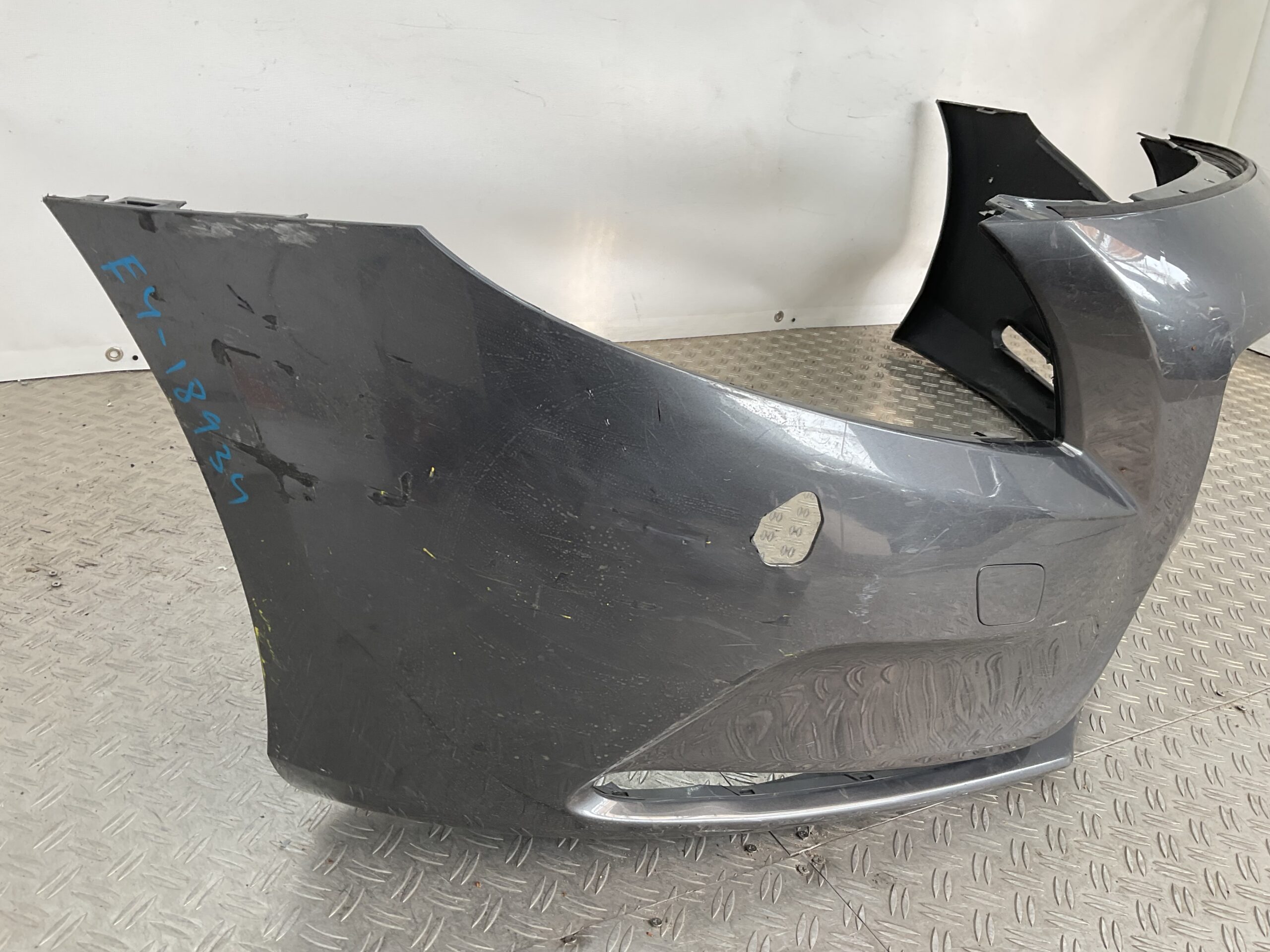 Bumper Volvo V40 Normaal 12- pdc 31283732 Voorbumper E4-18934