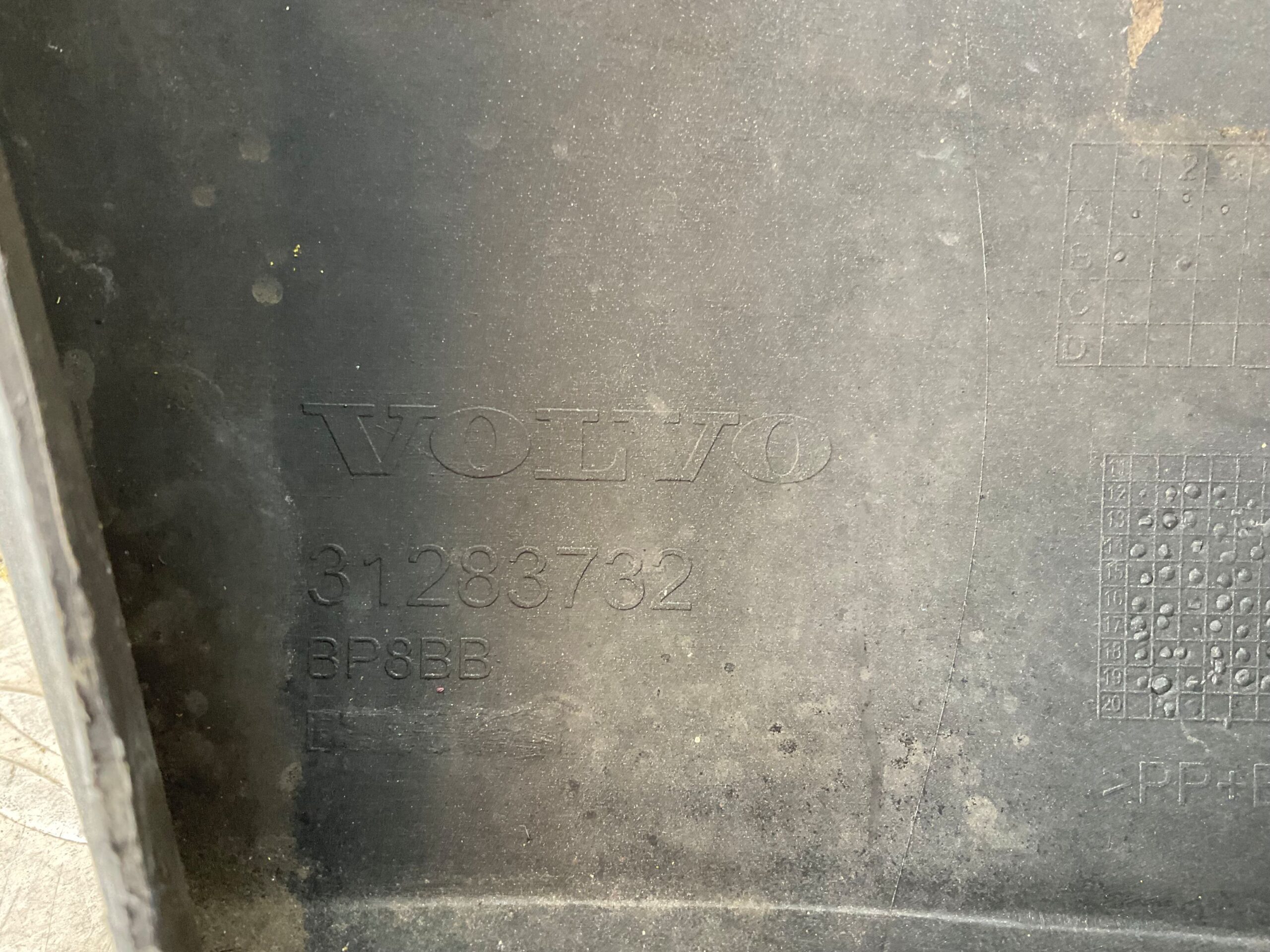 Bumper Volvo V40 Normaal 12- pdc 31283732 Voorbumper E4-18934