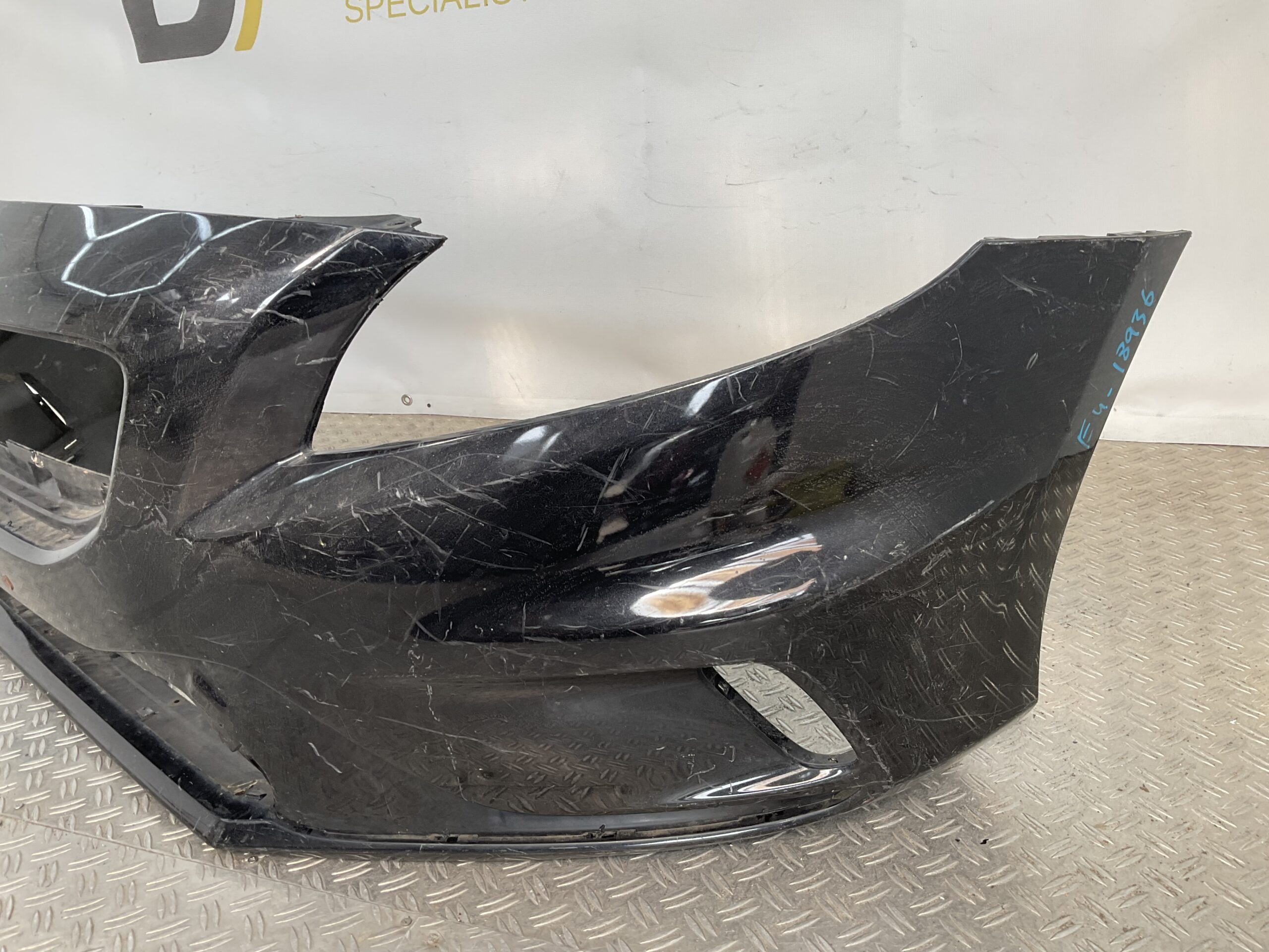 Bumper Volvo V40 RDesign R-Design kls pdc 12-19 31347085 Voorbumper E4-18936