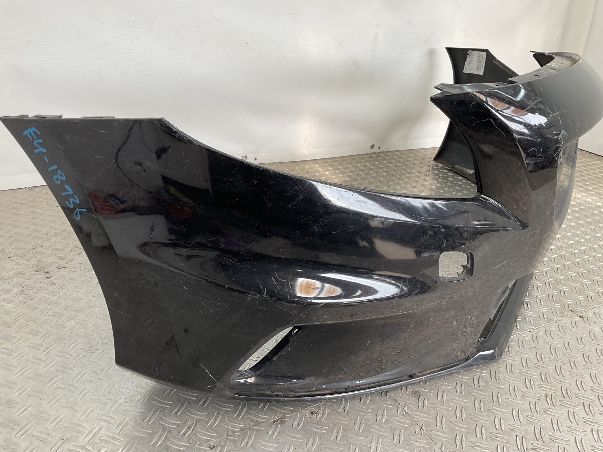 Bumper Volvo V40 RDesign R-Design kls pdc 12-19 31347085 Voorbumper E4-18936