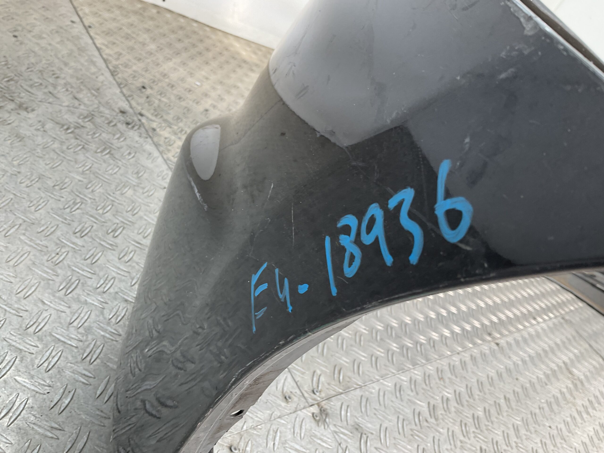 Bumper Volvo V40 RDesign R-Design kls pdc 12-19 31347085 Voorbumper E4-18936