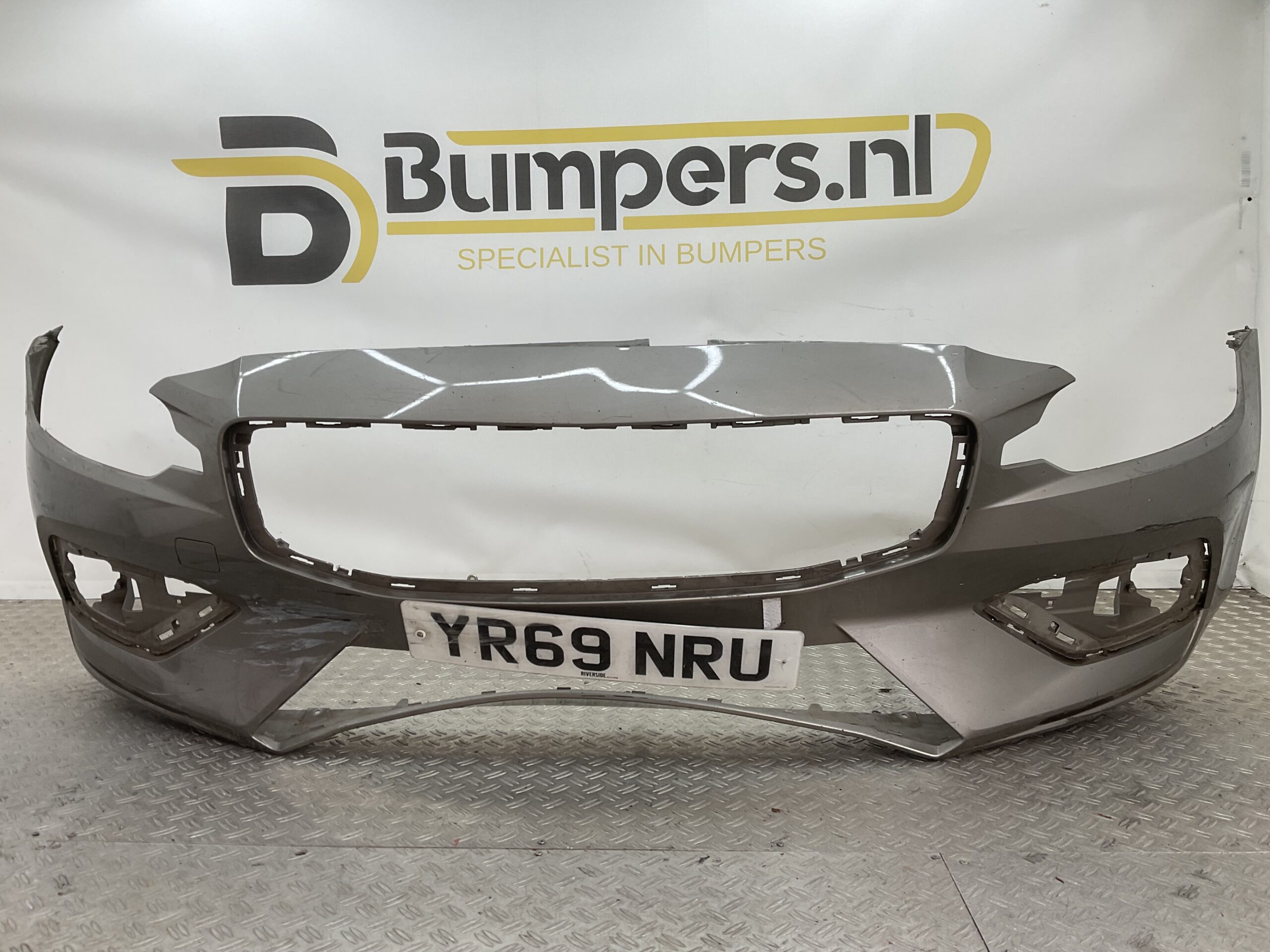 Bumper Volvo S60 V60 2018-2022 31690589 Voorbumper E5-19411