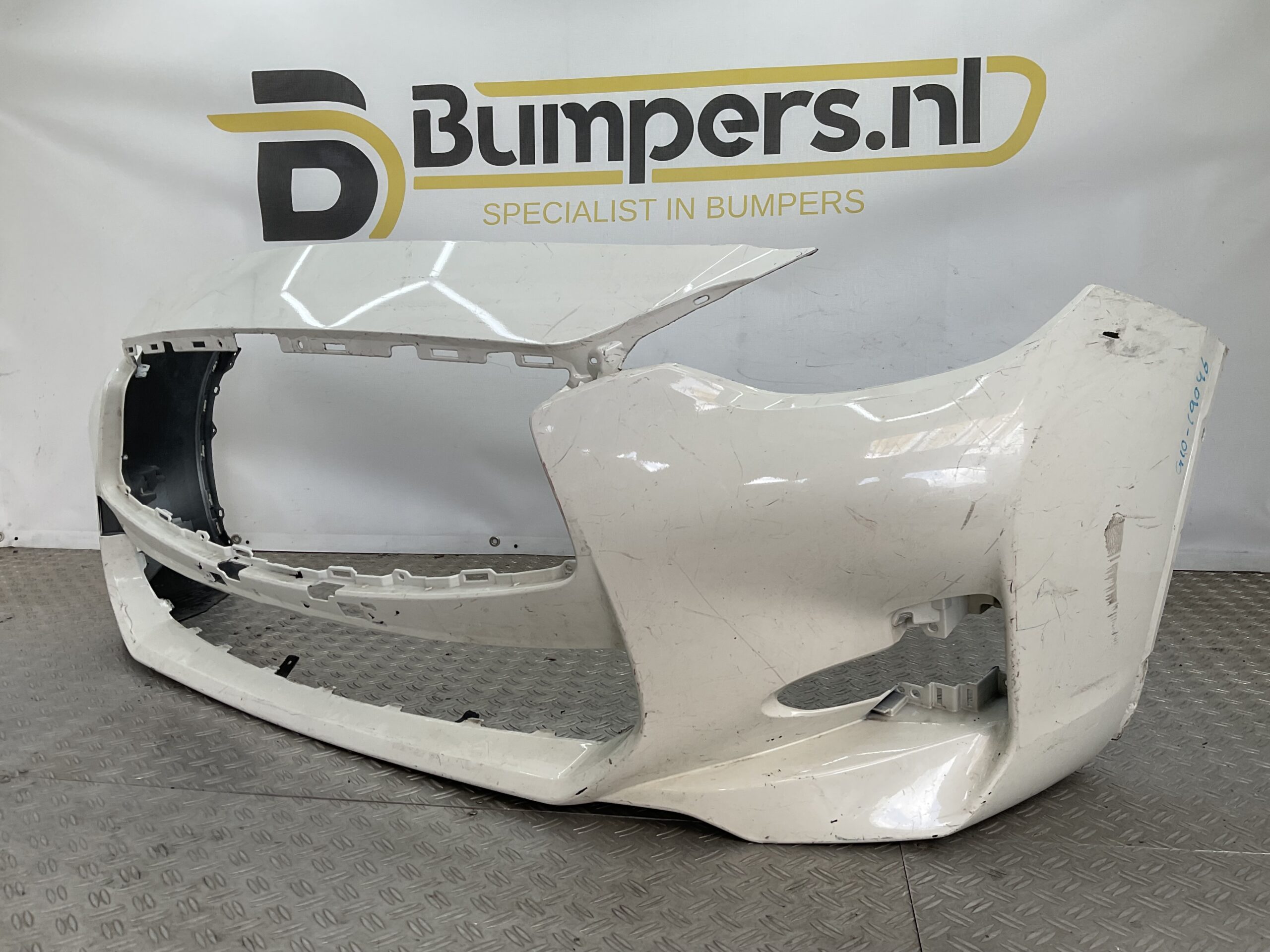 Bumper Nissan Infiniti Q30 2015-2019 620225DB0H Voorbumper G10-19046