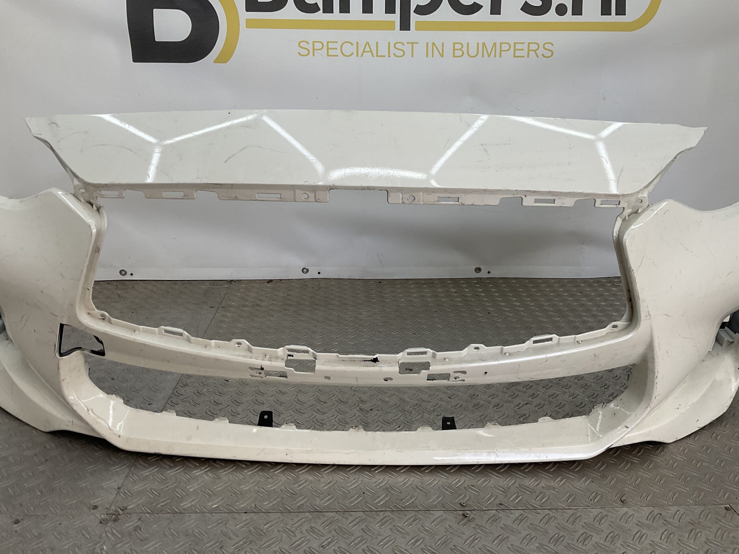 Bumper Nissan Infiniti Q30 2015-2019 620225DB0H Voorbumper G10-19046
