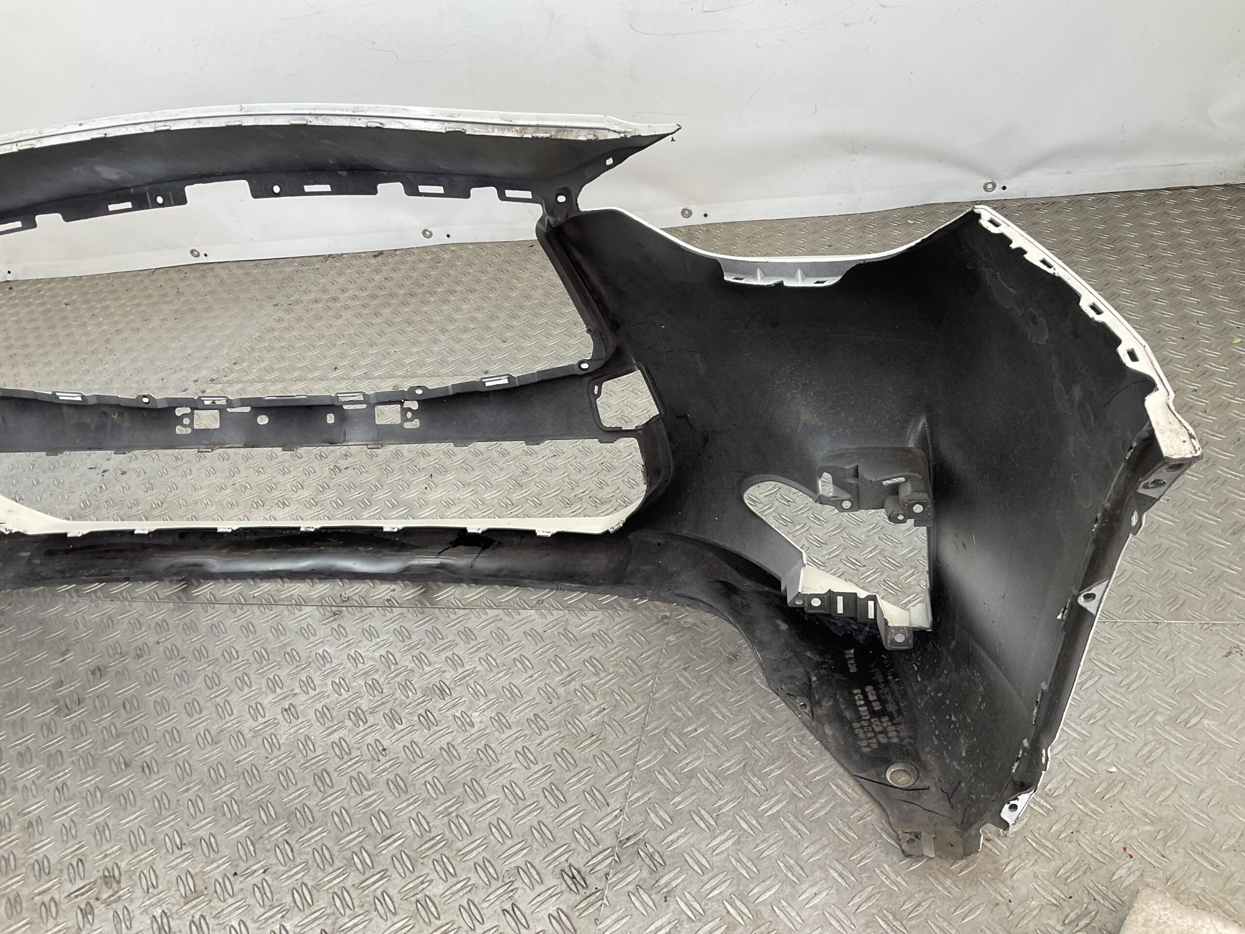 Bumper Nissan Infiniti Q30 2015-2019 620225DB0H Voorbumper G10-19046